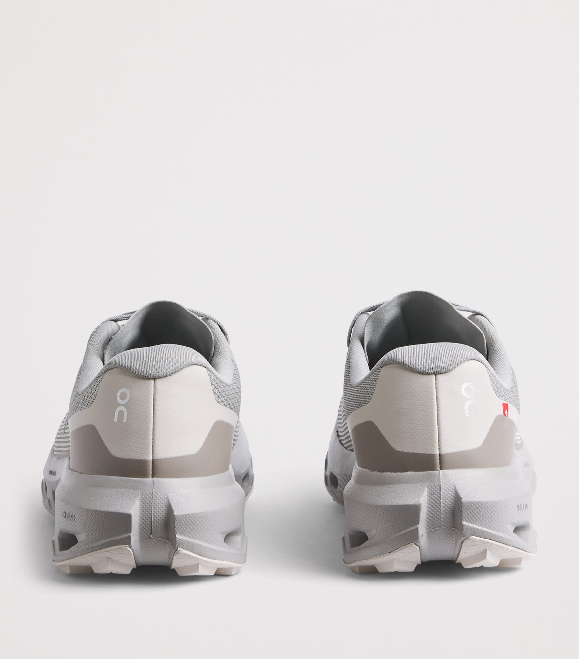 On Mens Cloudvista 3 Trainers Fog | Pearl Image 5