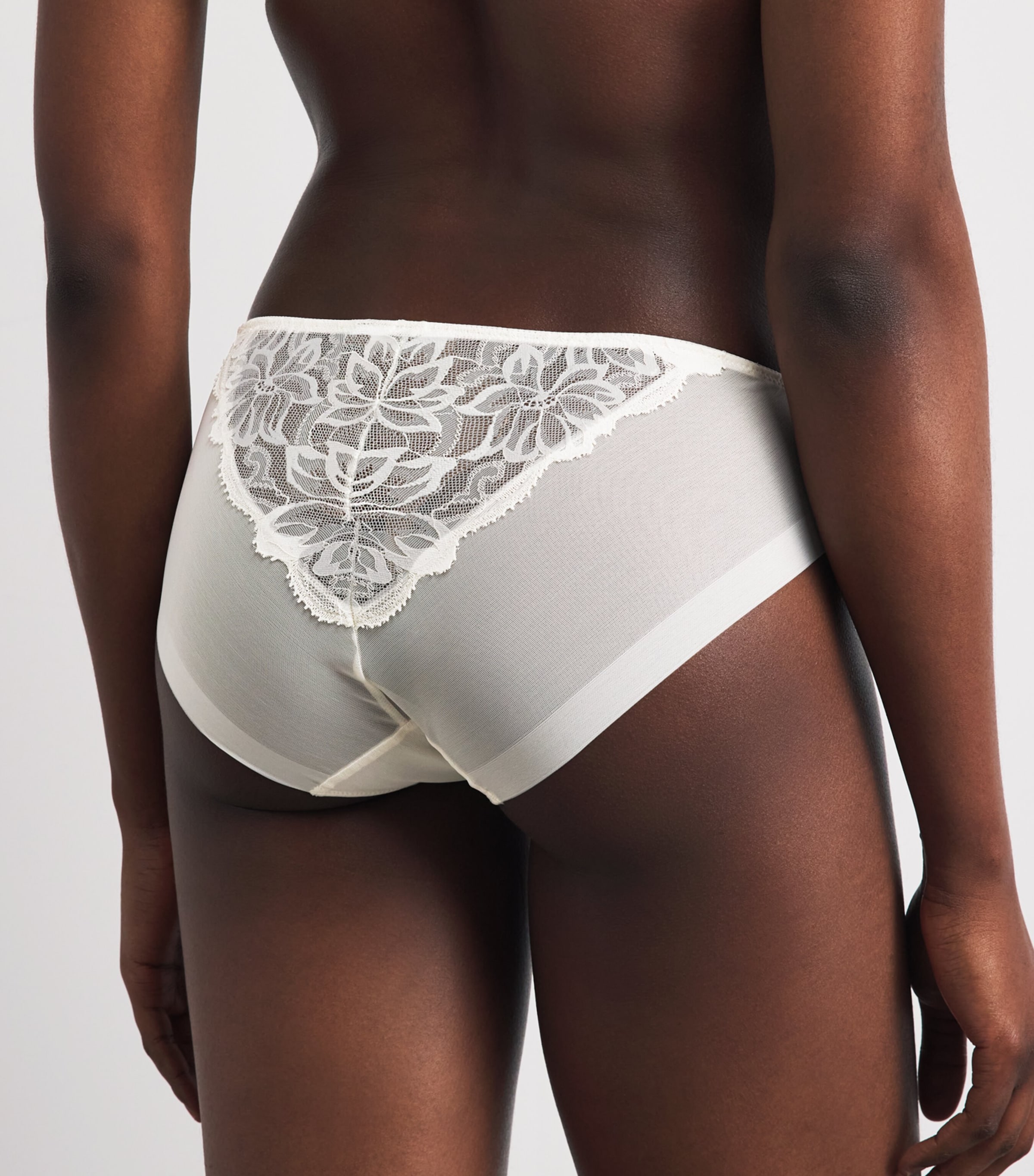Wacoal Womens Lace-Trim Abéllia Briefs Gardenia Image 3