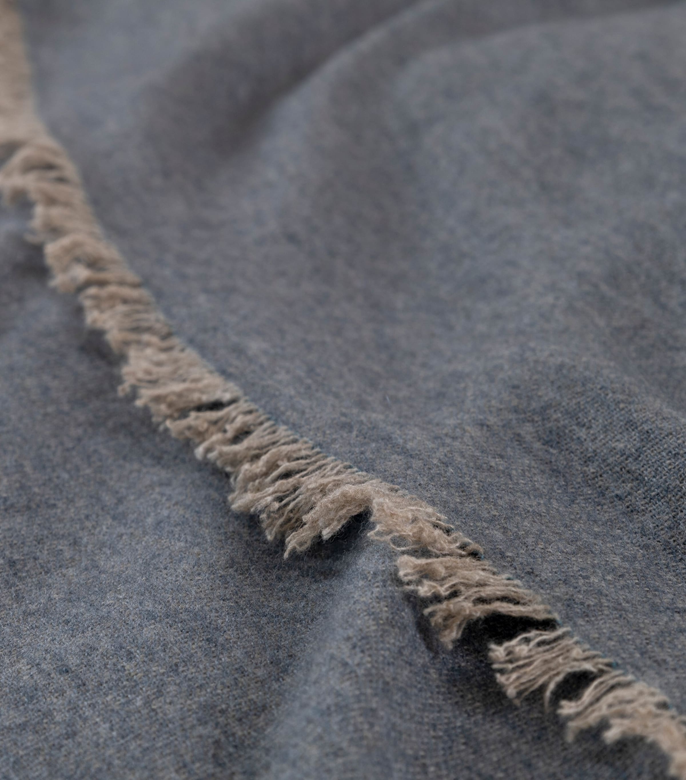 Frette Wool-blend Lightness Blanket In Blue