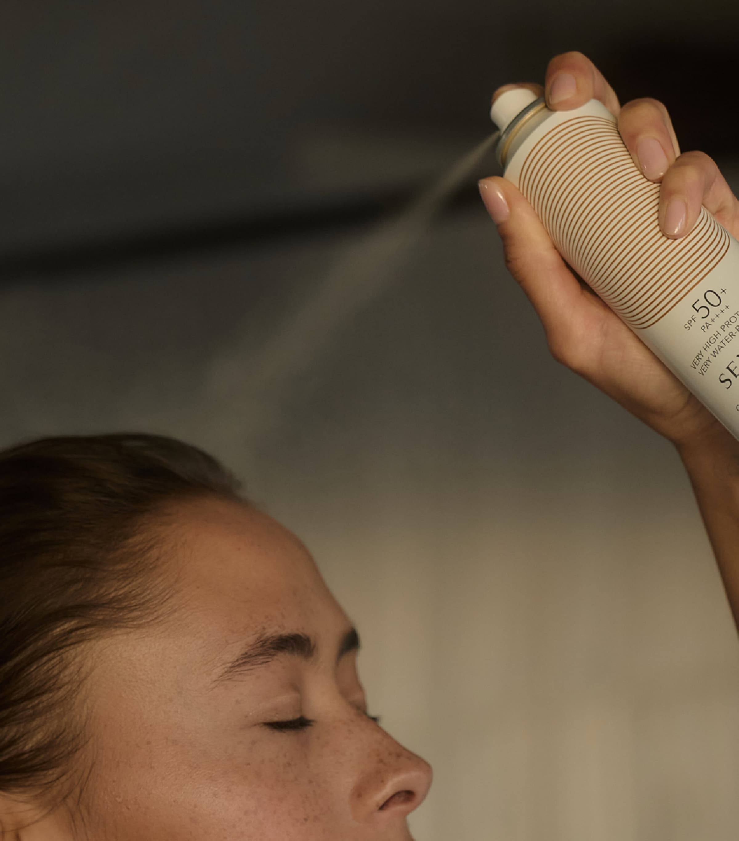 Silky Bronze Cooling Protective Suncare Spray SPF 50+ (150ml) NO COLOUR Image 4