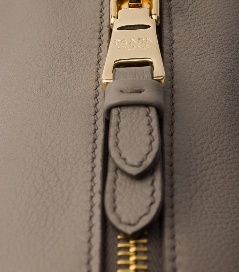 Leather Triangle Shoulder Bag F0572 Image 6