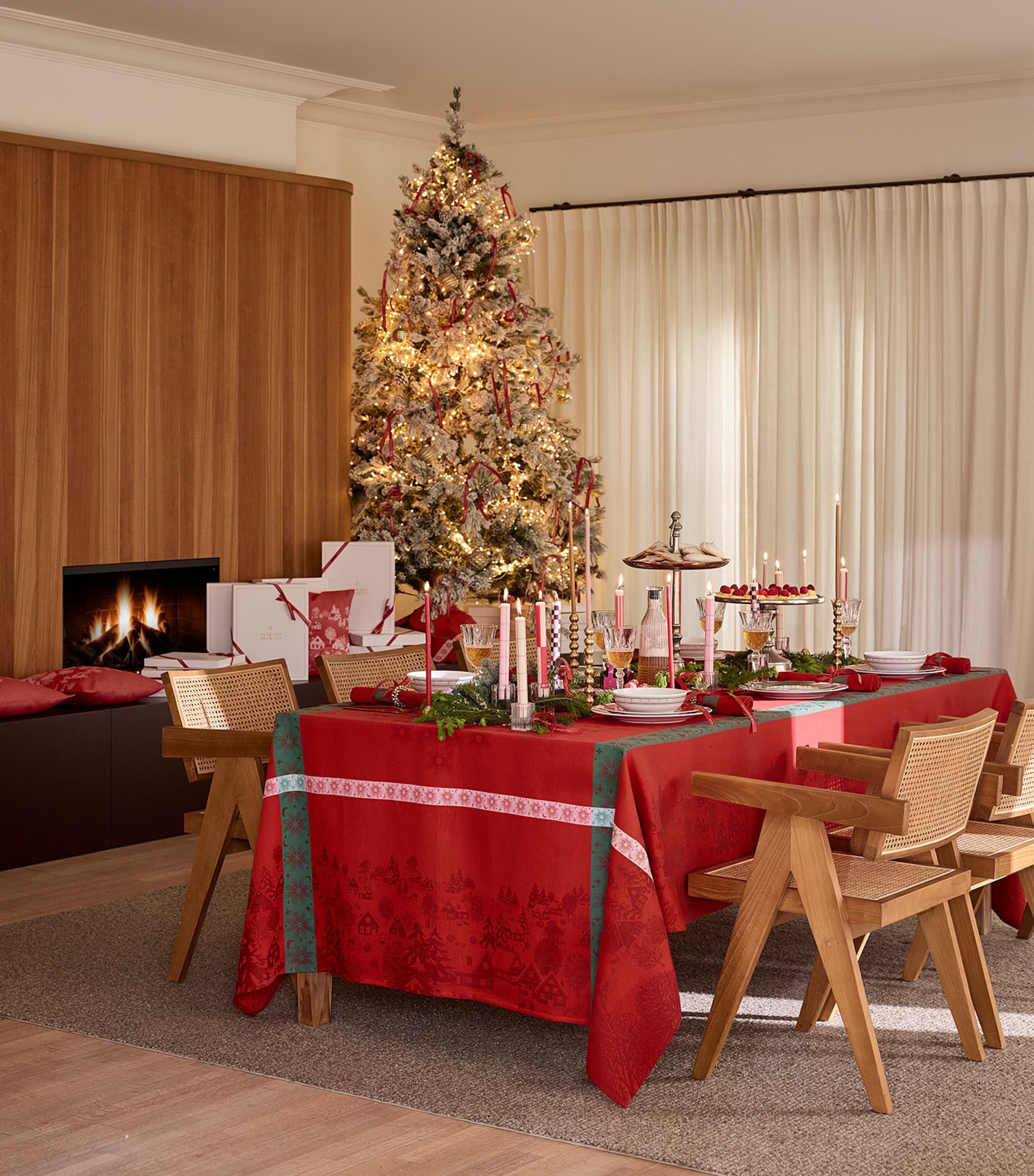 Le Jacquard Français Under the Stars Tablecloth (170cm x 230cm) Red Image 2