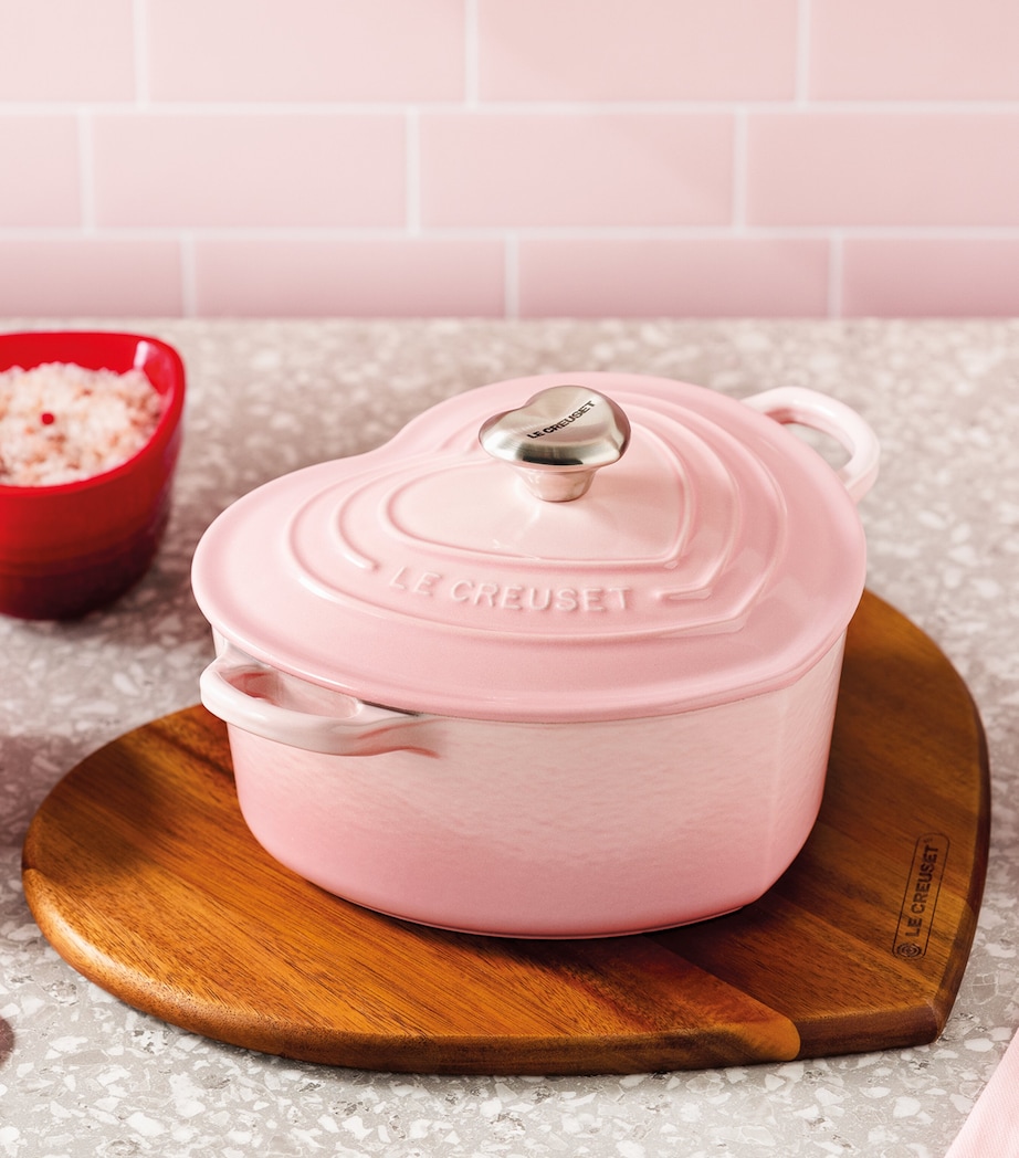 Heart Shape Cast Iron Casserole Dish (20cm) SHELL PINK Image 6