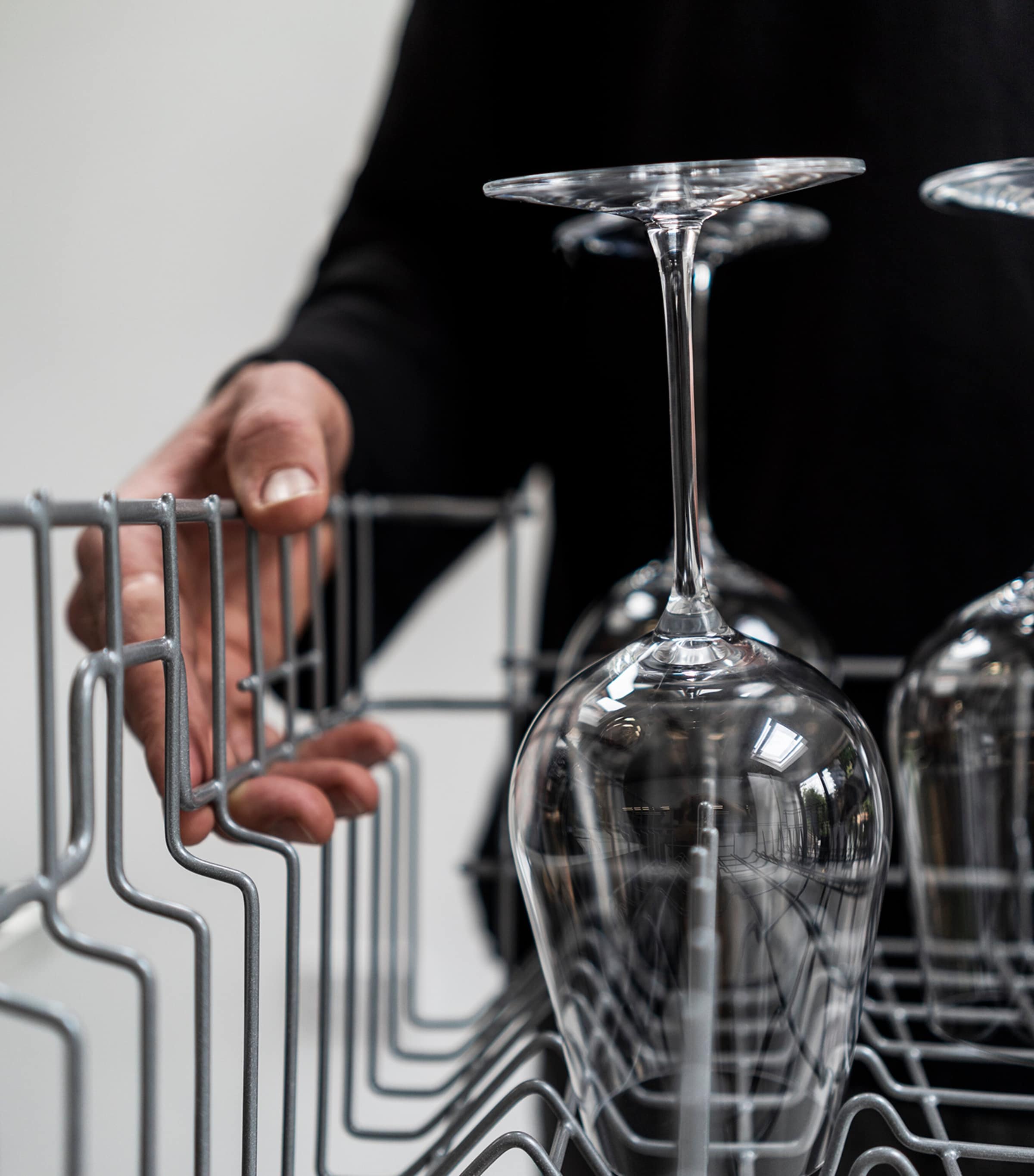 Set of 4 Precision Wine Glasses (125ml) CLEAR Image 6