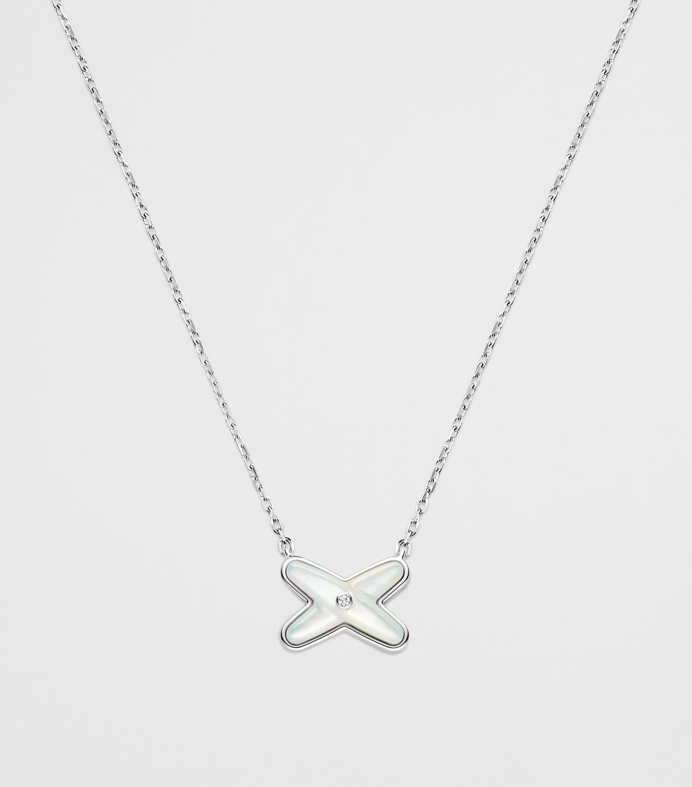 Chaumet White Gold, Diamond and Mother-of-Pearl Jeux de Liens Pendant Necklace White Gold Image 2