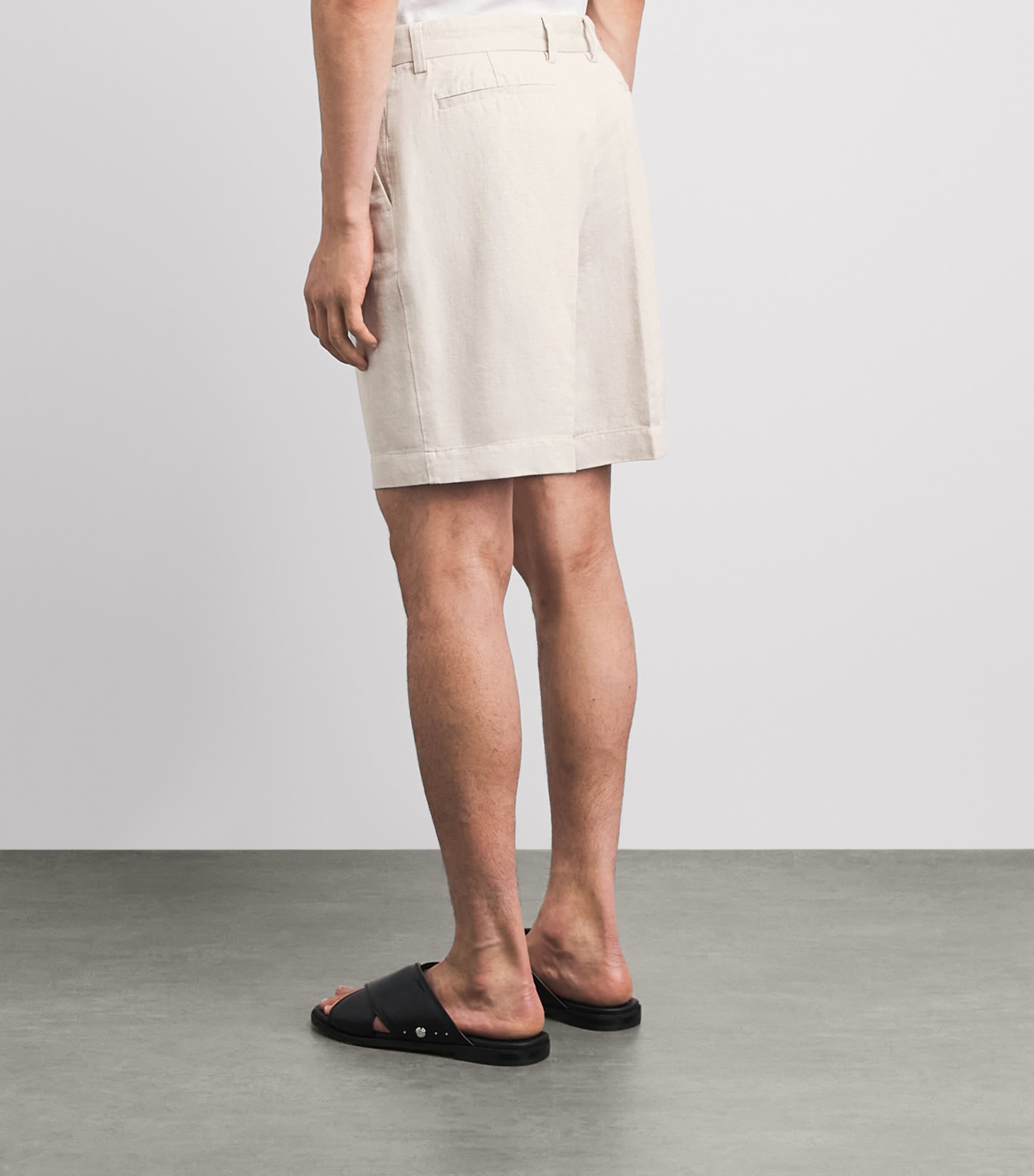 CHÉ Mens Cotton-Linen Marinos Chino Shorts Ivory Image 5