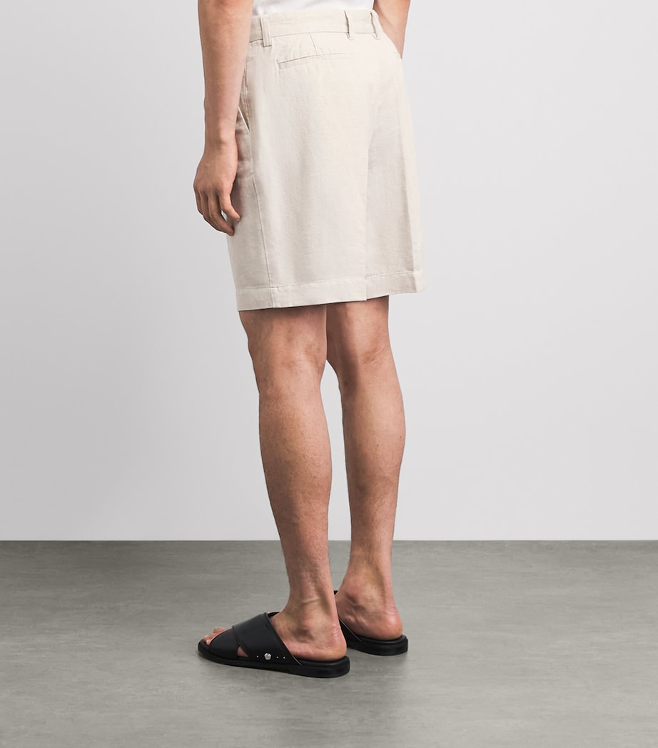 CHÉ Mens Cotton-Linen Marinos Chino Shorts Ivory Image 5