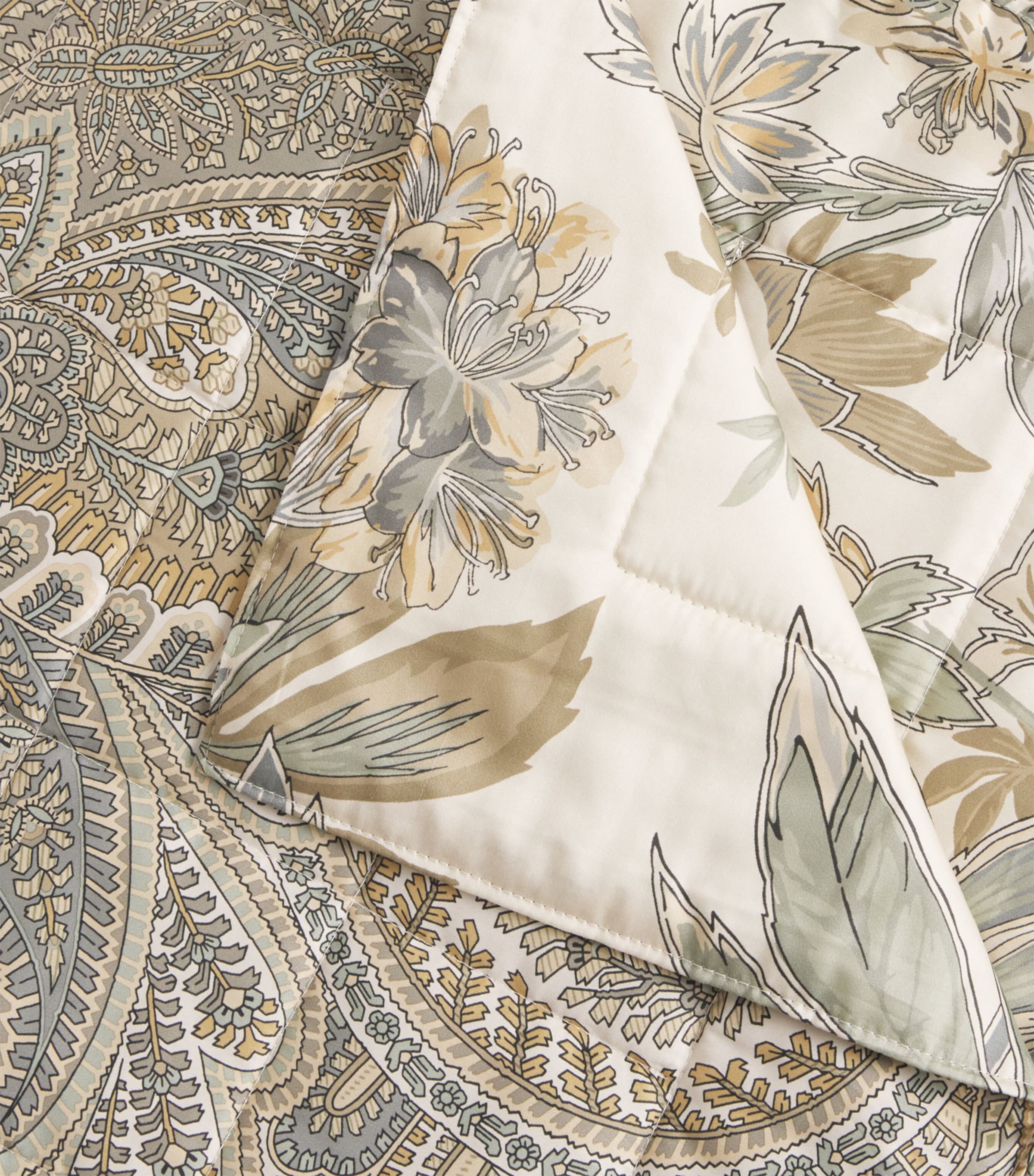 Cotton Quilted Giano Throw (180cm x 130cm) PRINT ON BEIGE BASE Image 2