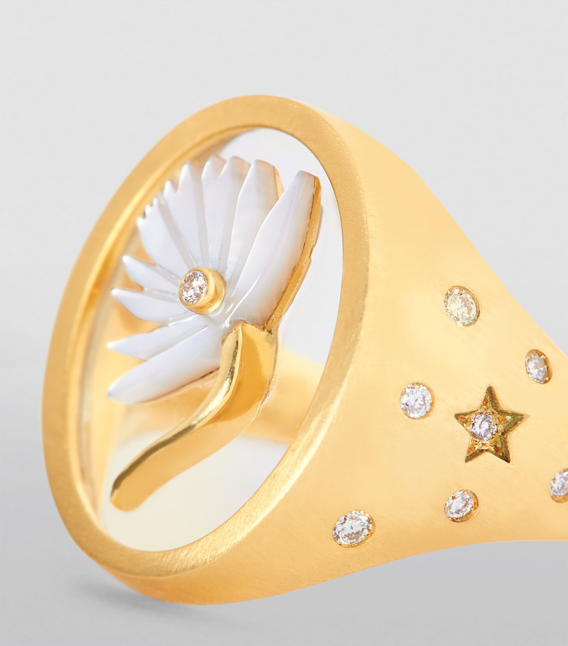 L'ATELIER NAWBAR Yellow Gold, Diamond and Mother-of-Pearl Wared 2.0 Ring White Image 5
