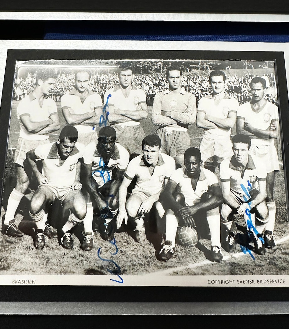 Leipzig Galleries Brazil 1958 World Cup Pelé and Squad Signed Jersey Framed Display Image 3