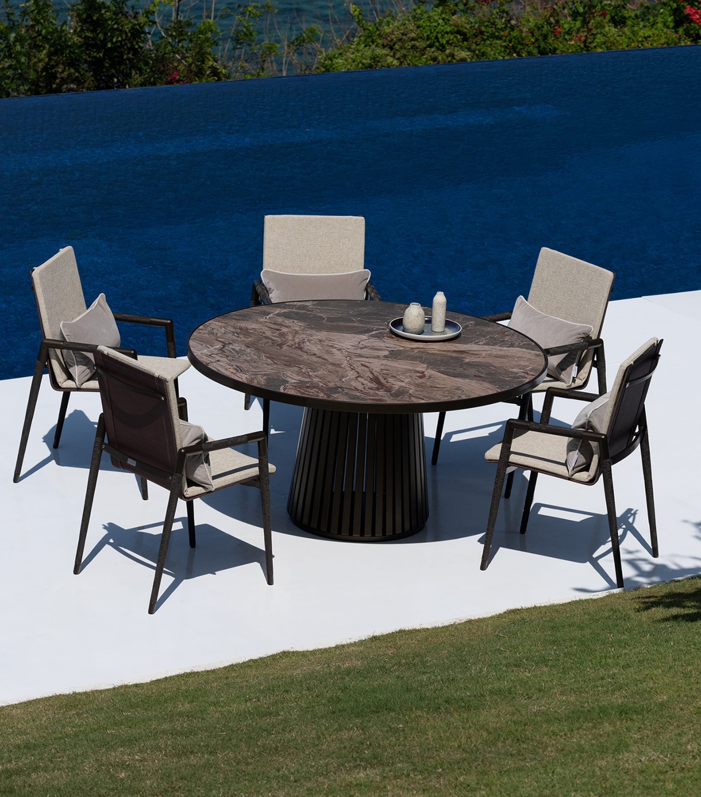 Round Sierra 6-Seater Outdoor Table BRONZE Image 4