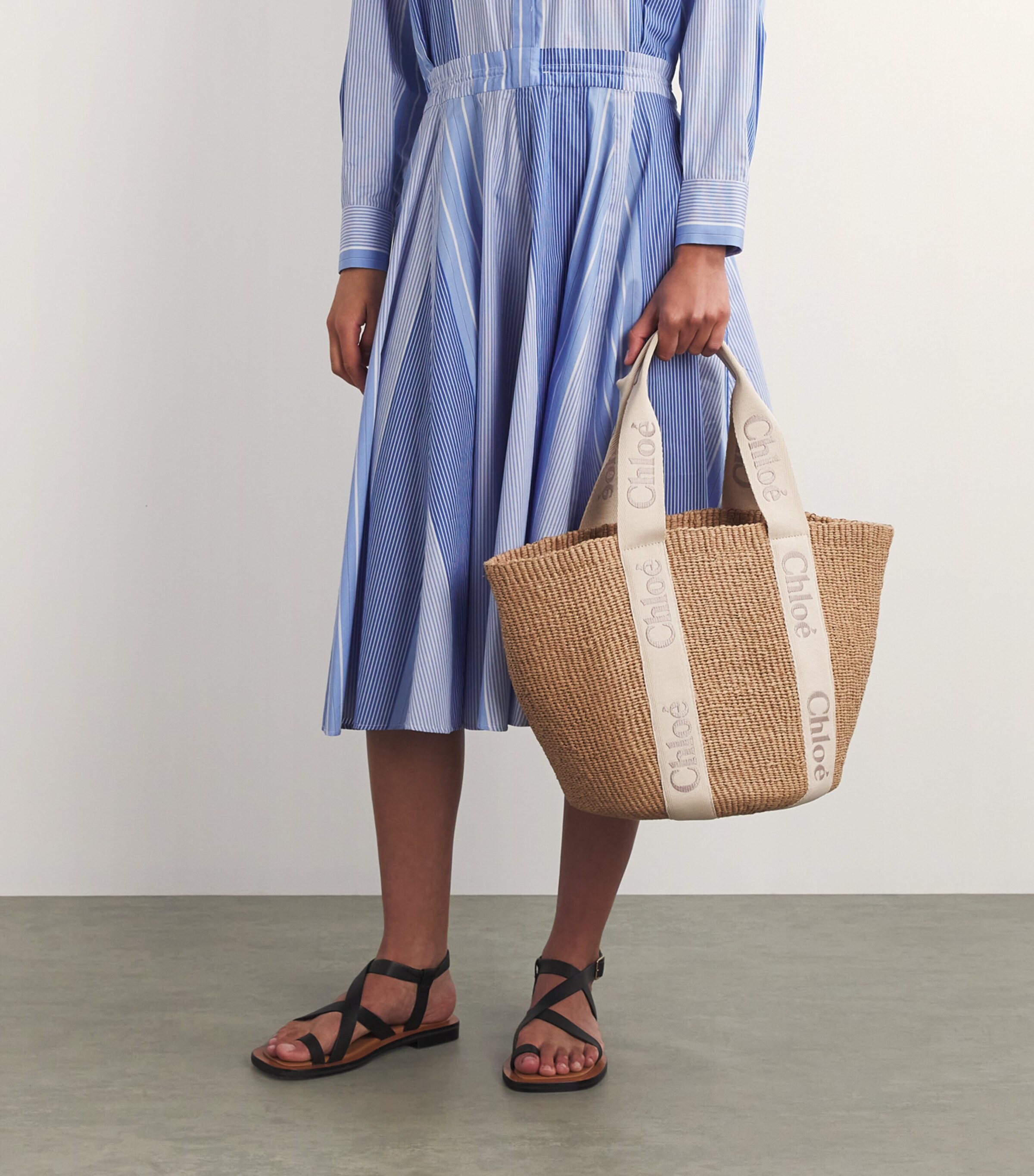 トートバッグ CHLOE LARGE WOODY BASKET BAG Woody Large basket bag in beige - Chloe | Mytheresa