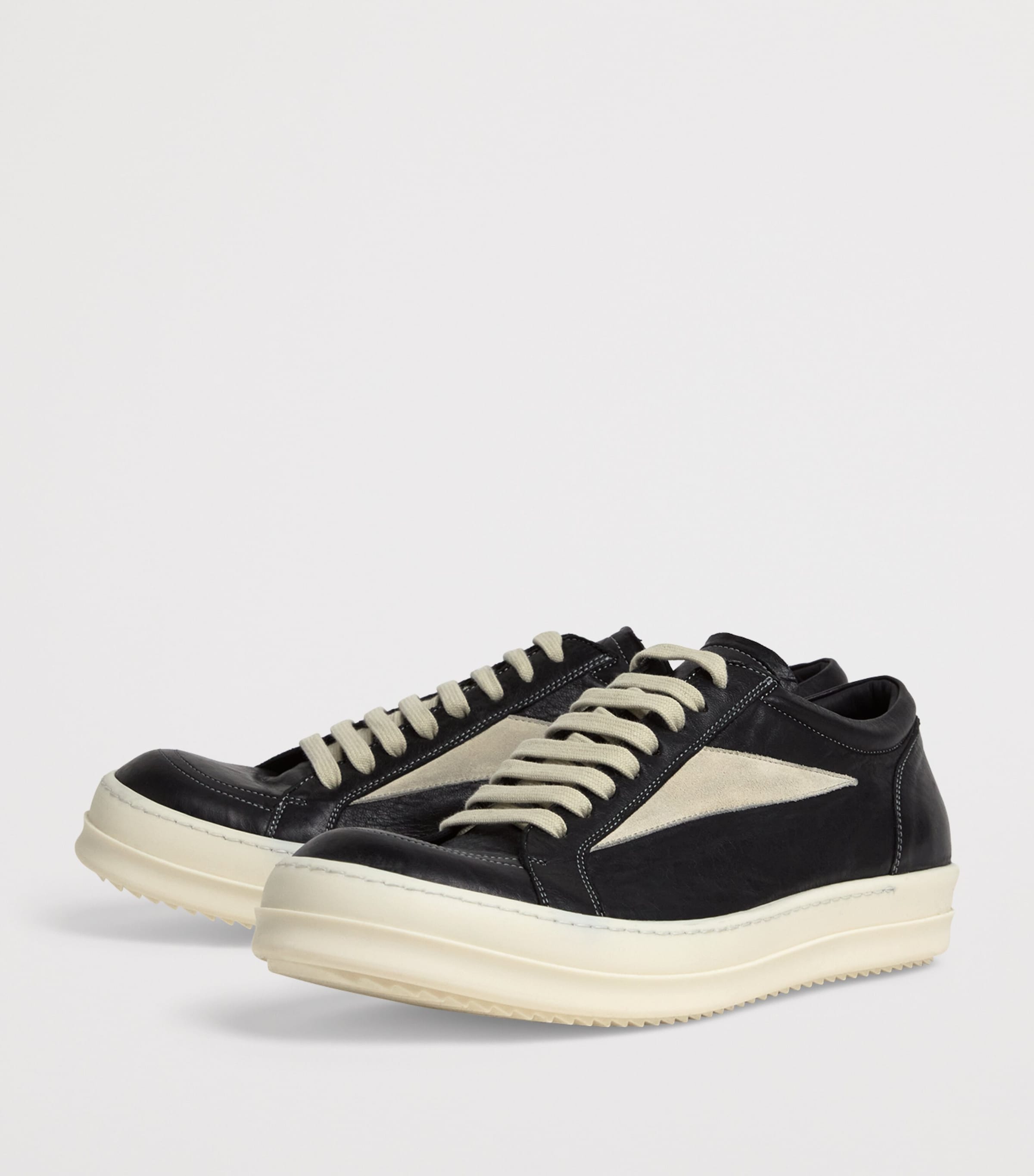Tumbled Lambskin Vintage Low-Top Sneakers BLACK/MILK/MILK/ 911 Image 3