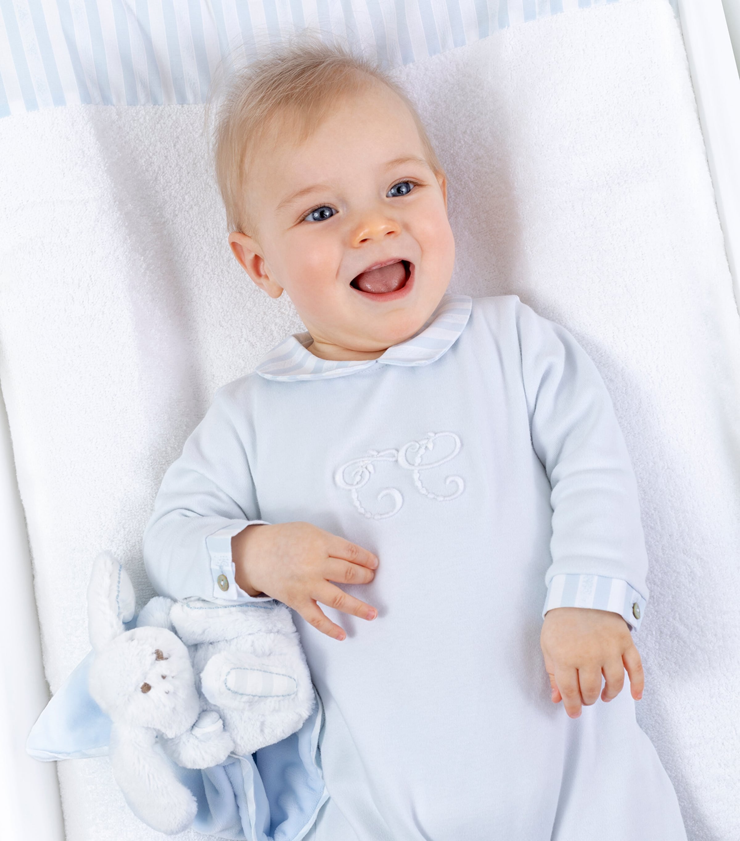 Logo Embroidered All-In-One Image 3