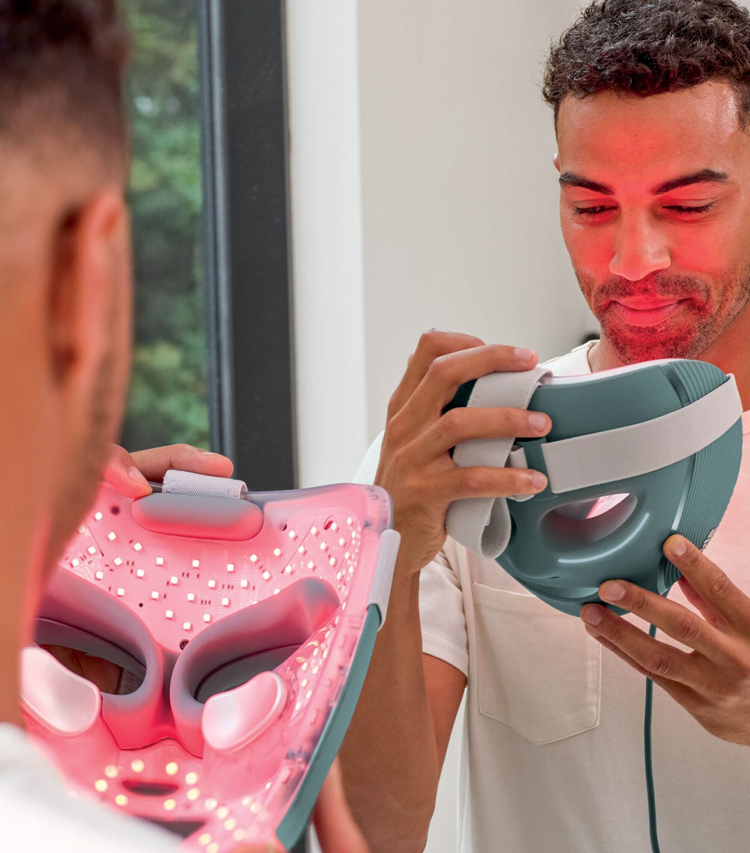 Shark CryoGlow Under-Eye Cooling + LED Anti-Ageing & Blemish Repair Mask Set Sage Green Image 5
