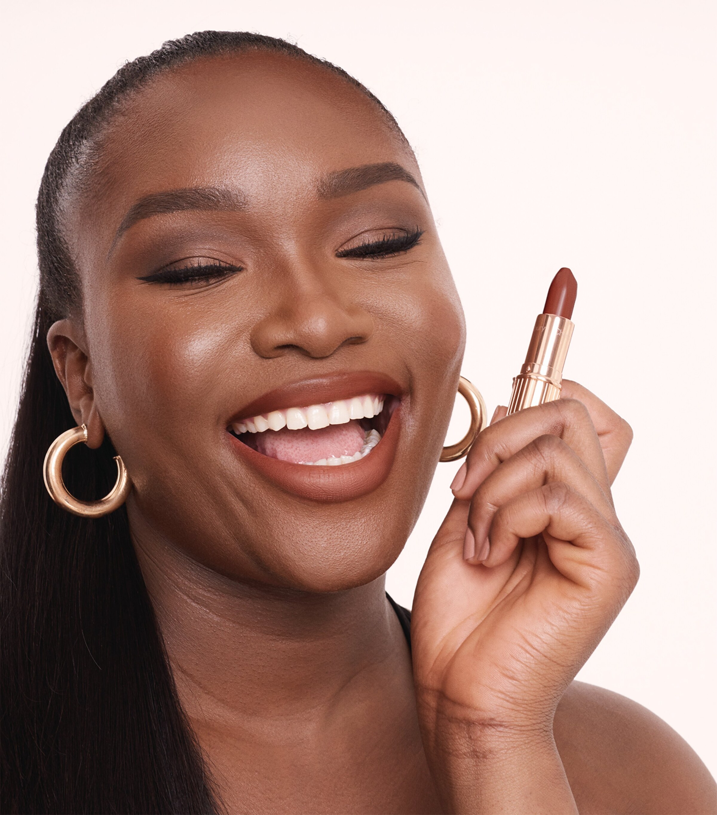 Charlotte Tilbury Matte Revolution Lipstick Super Fabulous Image 5