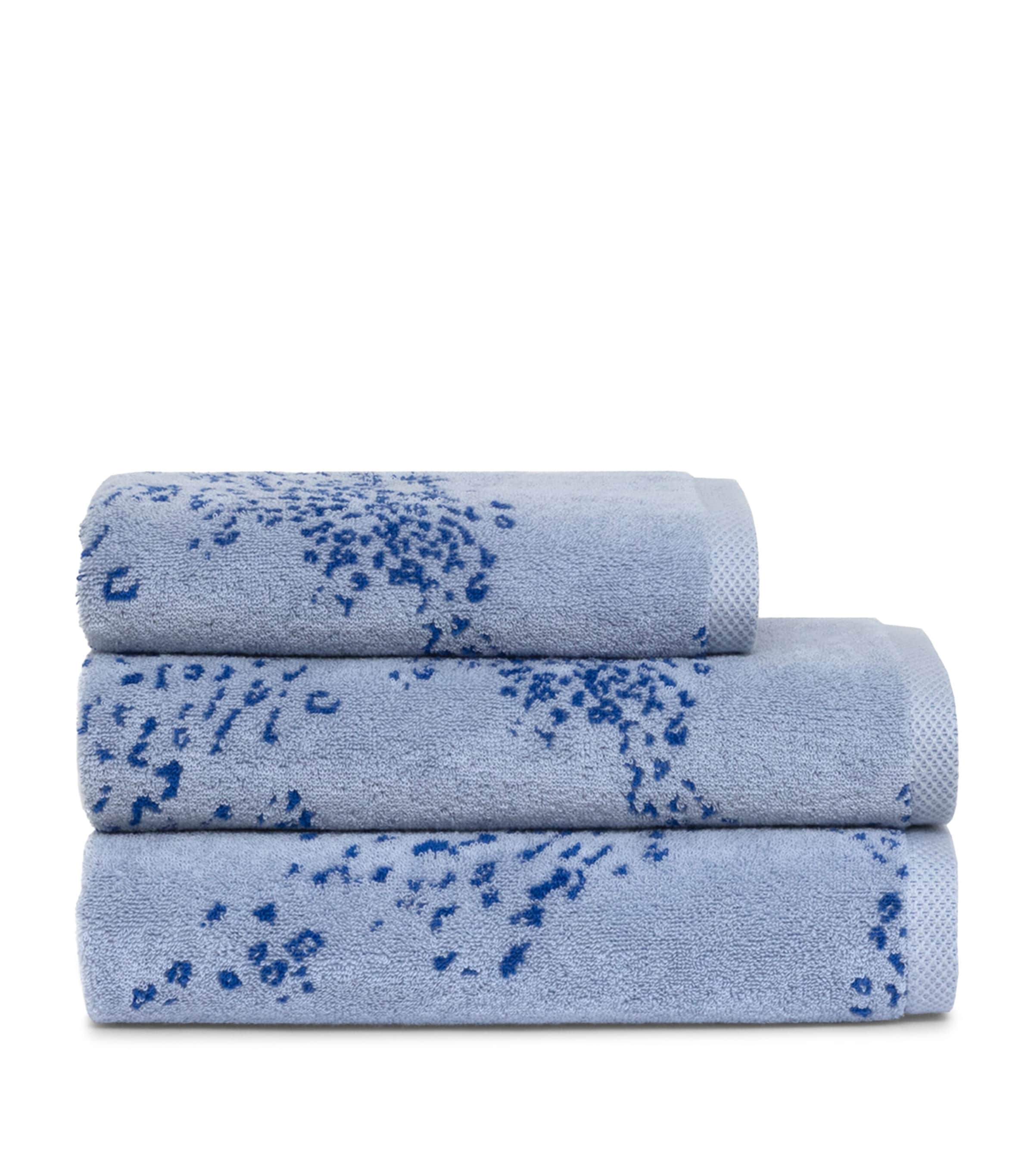 Yves Delorme Ecumes Guest Towel 42cm X 70cm Harrods UK yves-delorme-ecumes-guest-towel-42cm-x-70cm-harrods-uk
