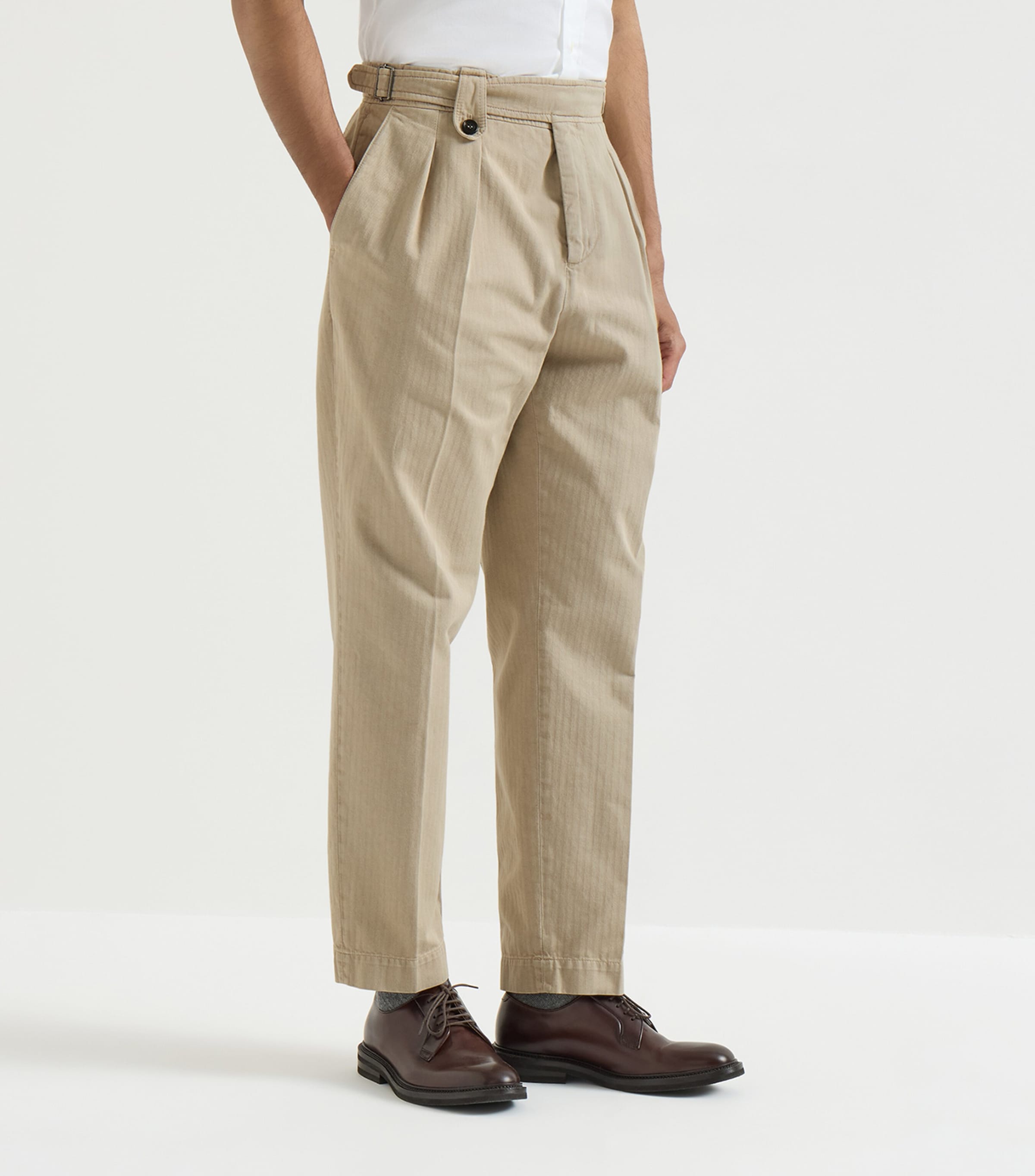 Brunello Cucinelli Mens Cotton Chevron Double-Pleated Trousers Image 2