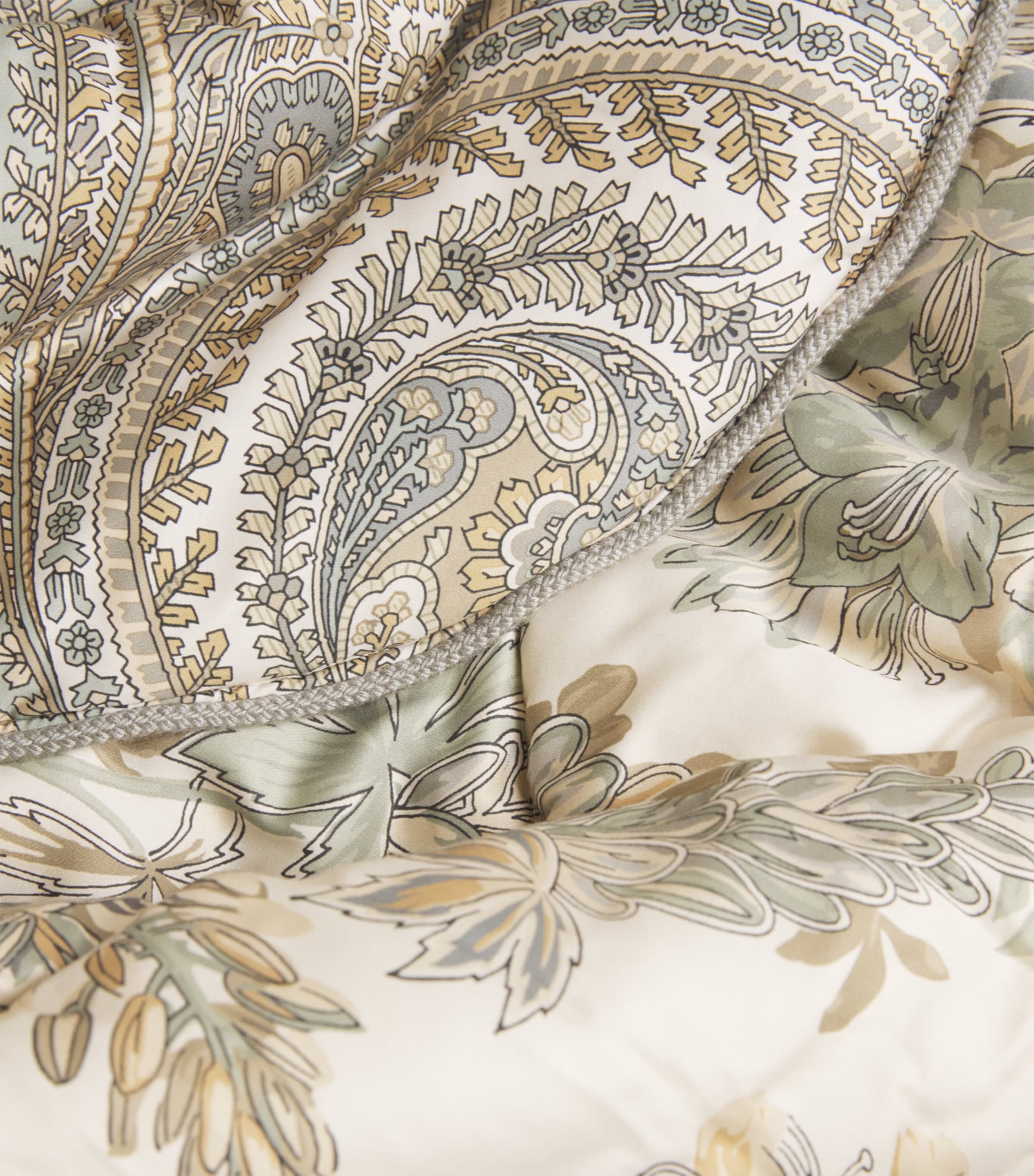 Cotton Quilted Giano Bedspread (270cm x 270cm) PRINT ON BEIGE BASE Image 2