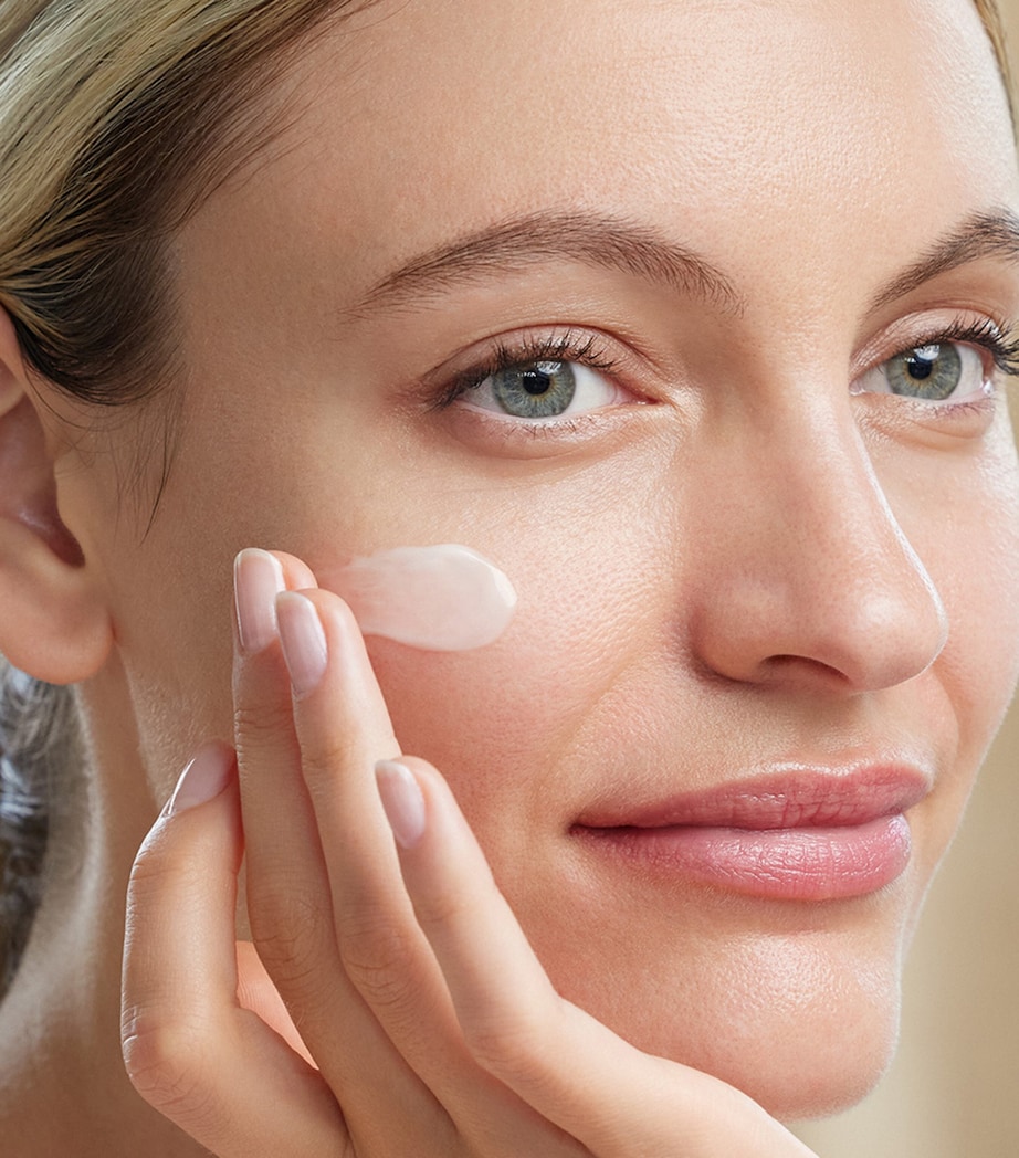 Absolute Silk Illuminative Cream (40ml) NO COLOUR Image 6