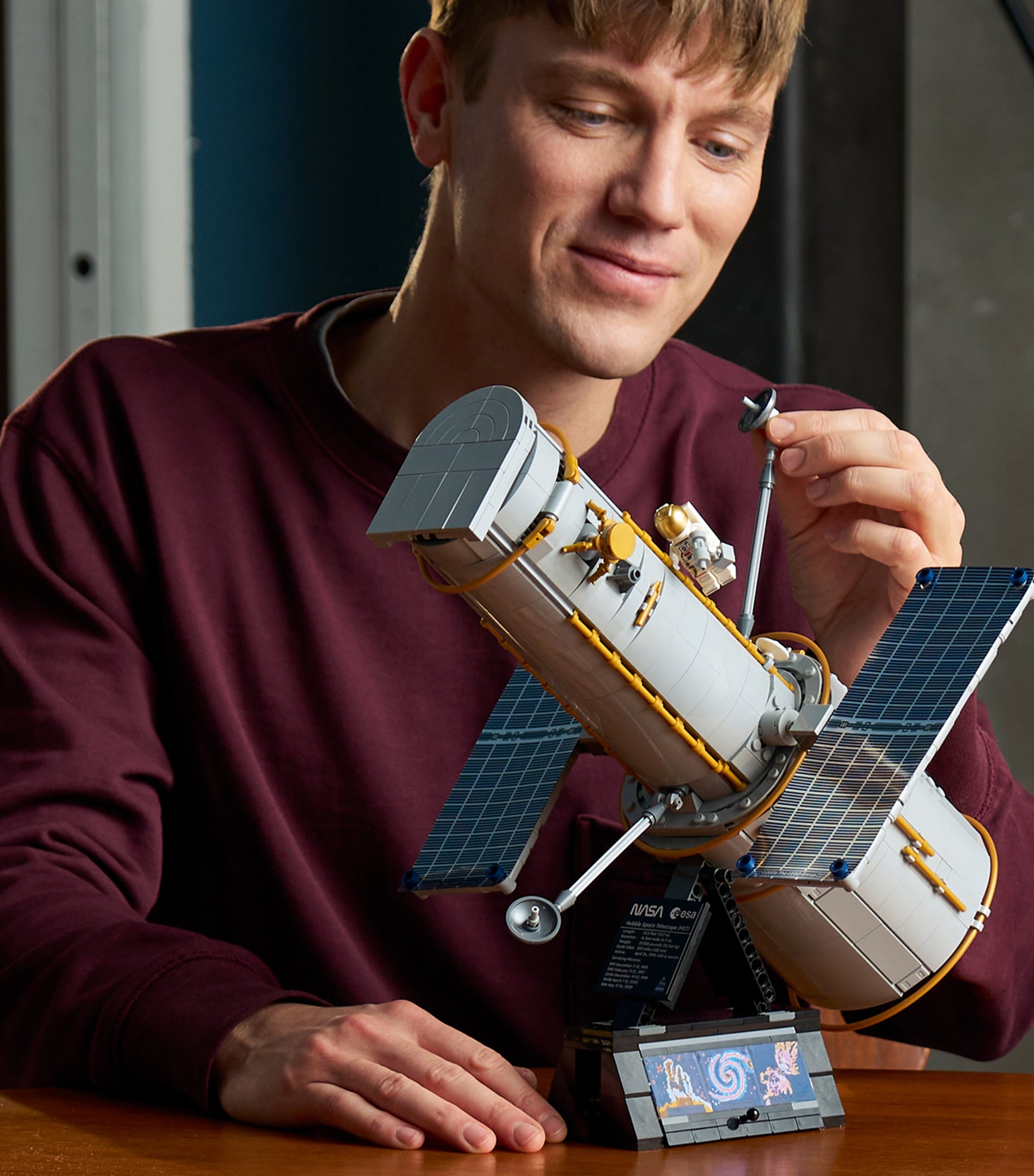 Lego LEGO Icons Hubble Space Telescope 11382 Image 4
