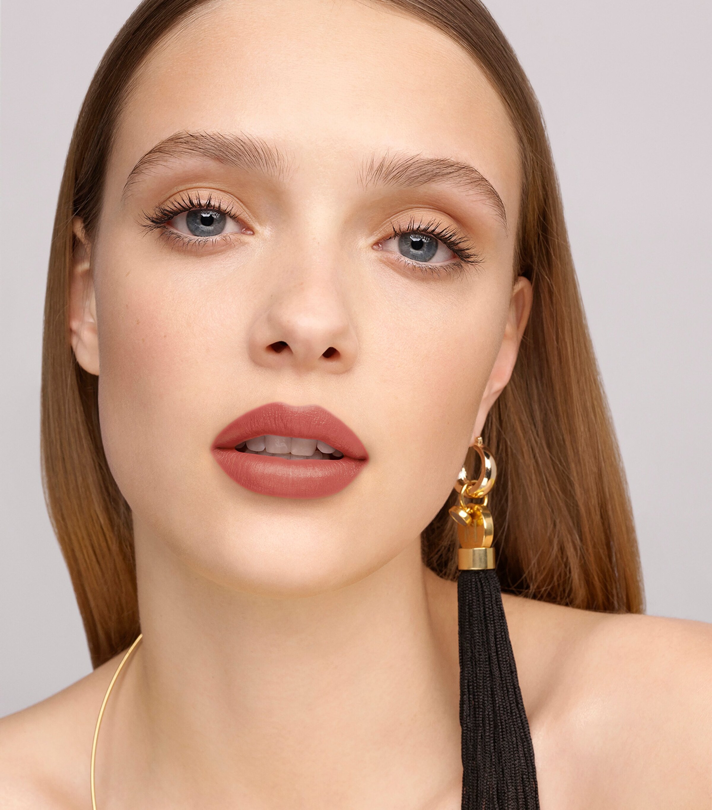 Carolina Herrera Fabulous Kiss Blur Matte Lipstick and Cap Bundle Image 4