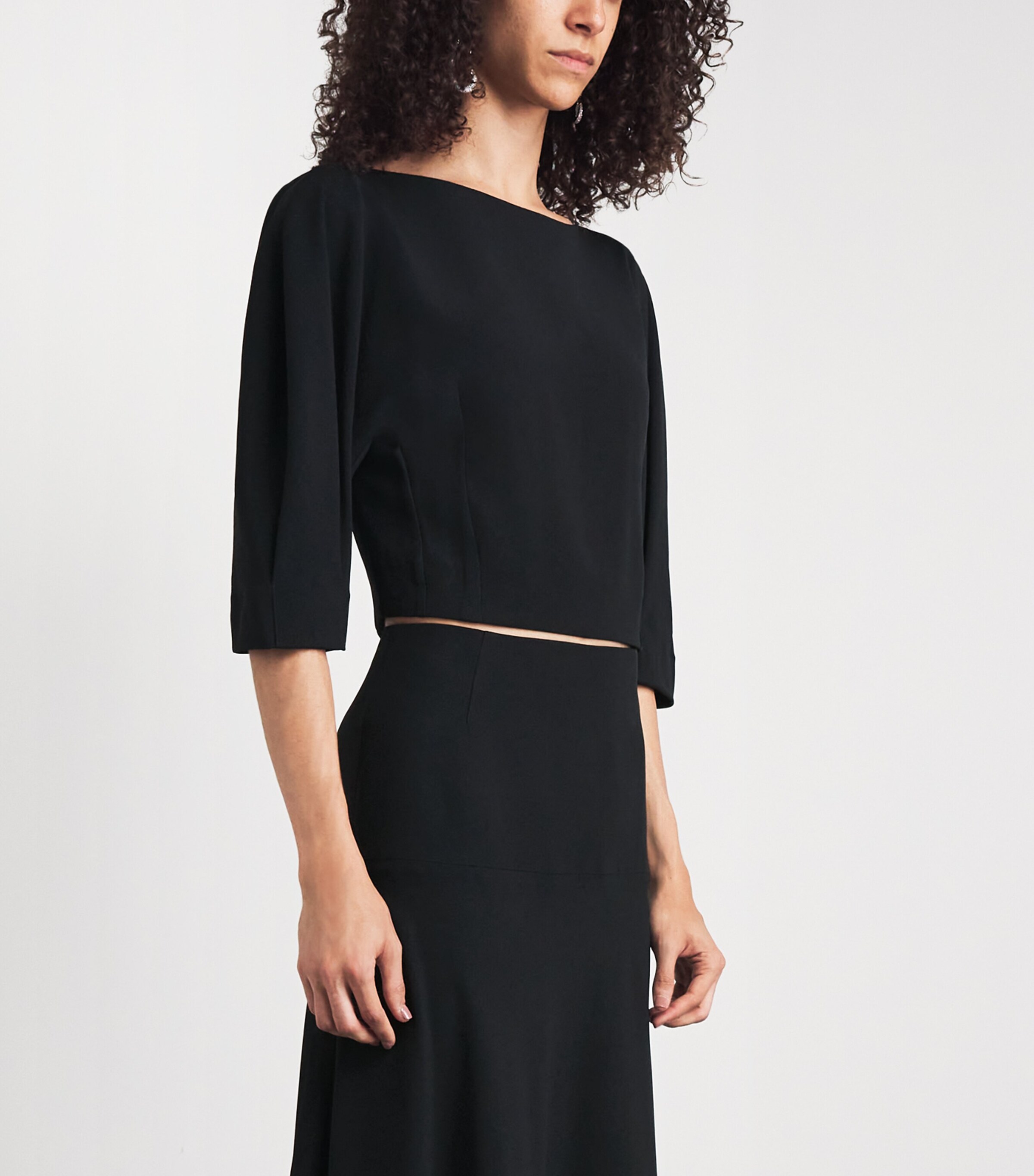RETORI Womens Cady V-Back Blouse Black Image 4