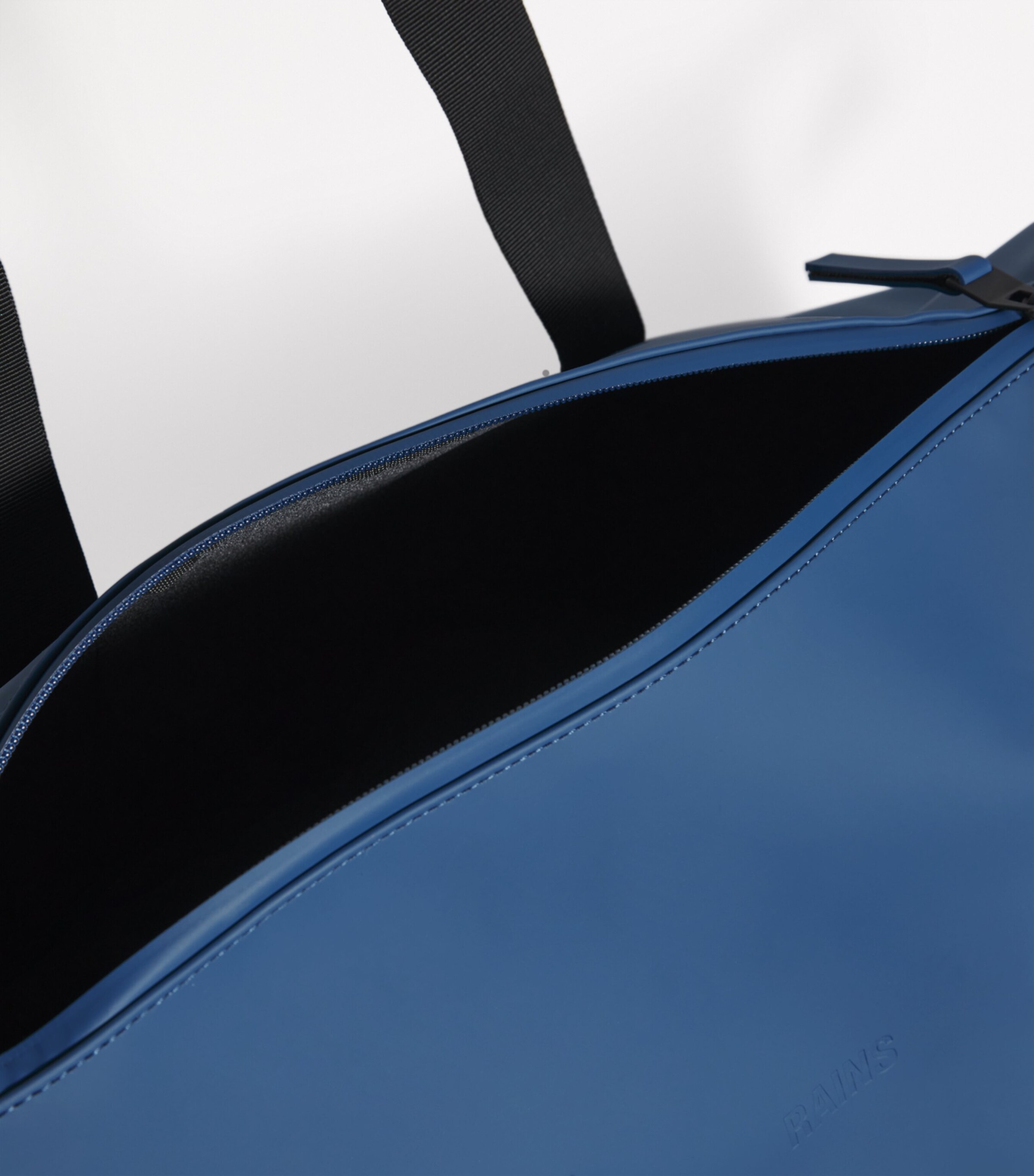 Rains Hilo Weekend Bag Pulse Image 4