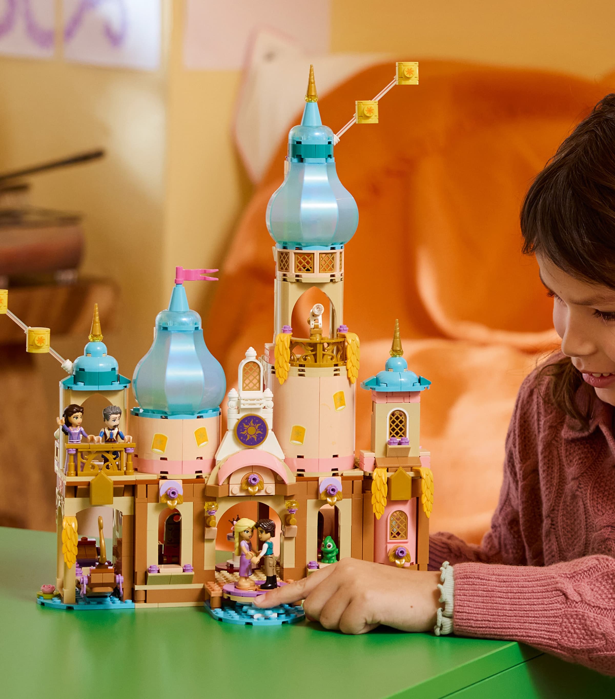 Lego Disney Princess Rapunzel’s Castle Set 43297 Image 4