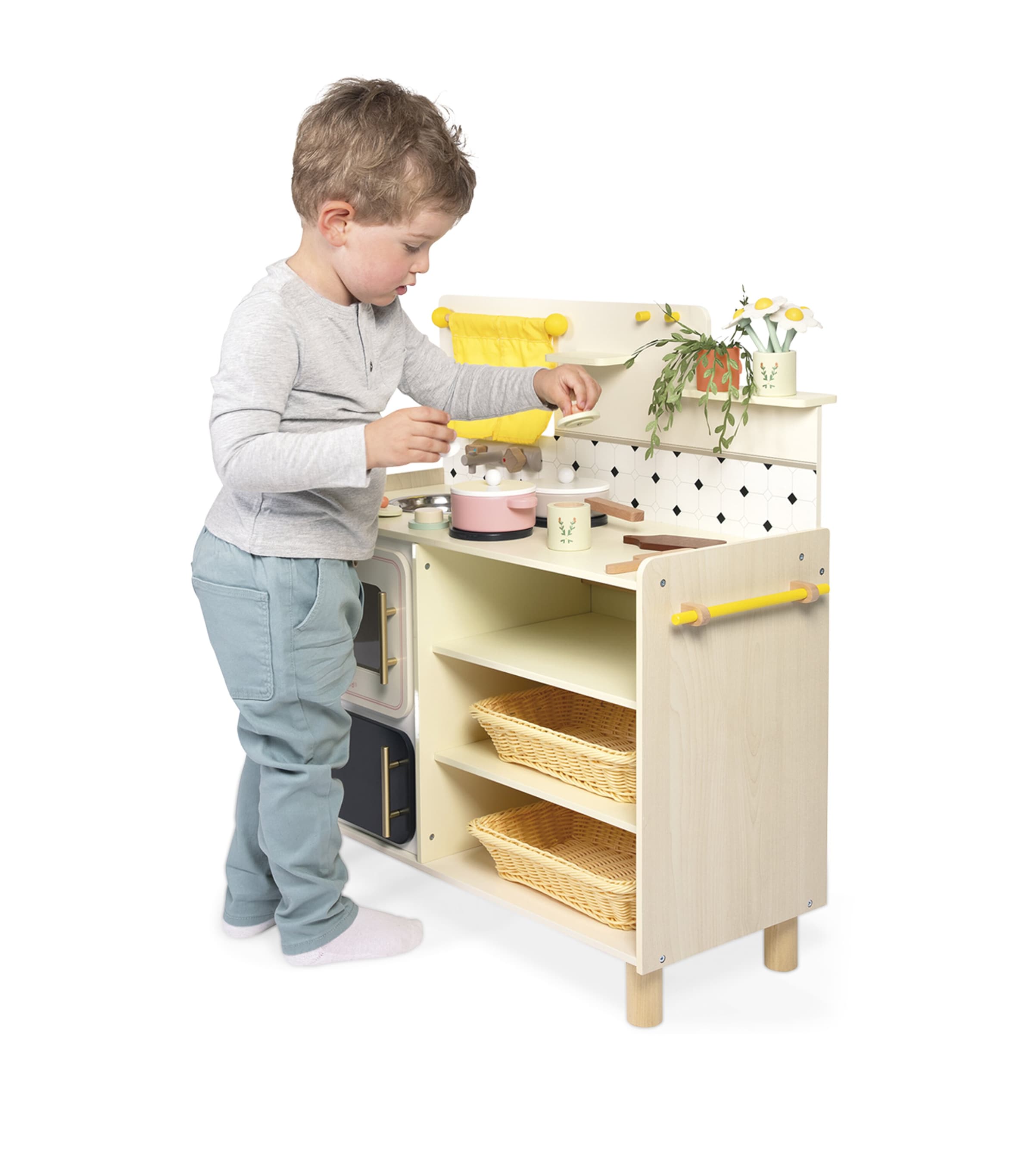 Large Well-Equipped Grandma's Kitchen MULTI Image 8