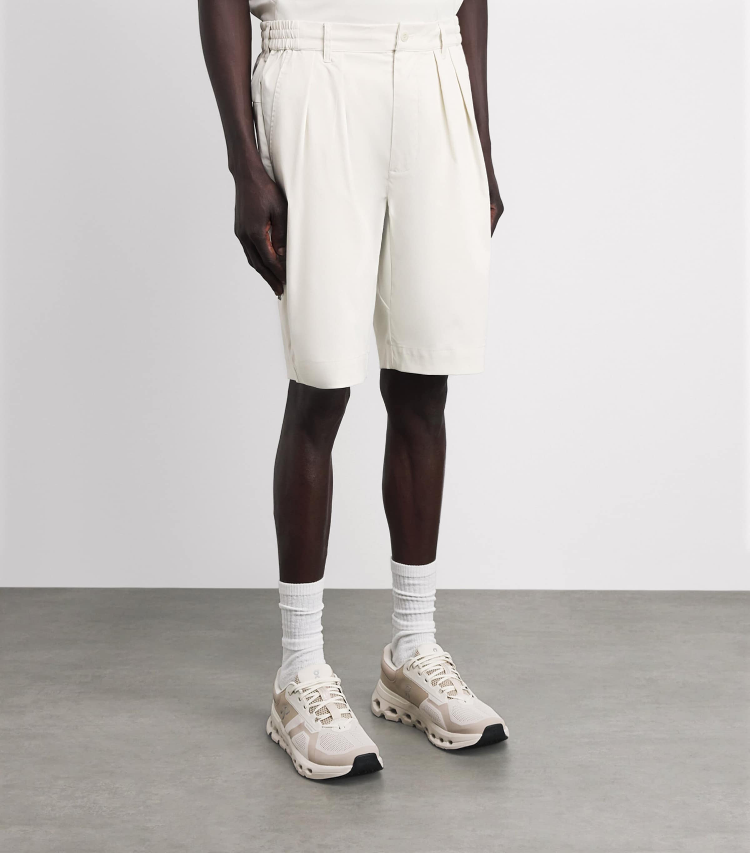 Manors Mens Water-Repellent Greenskeeper Shorts Pebble Image 4