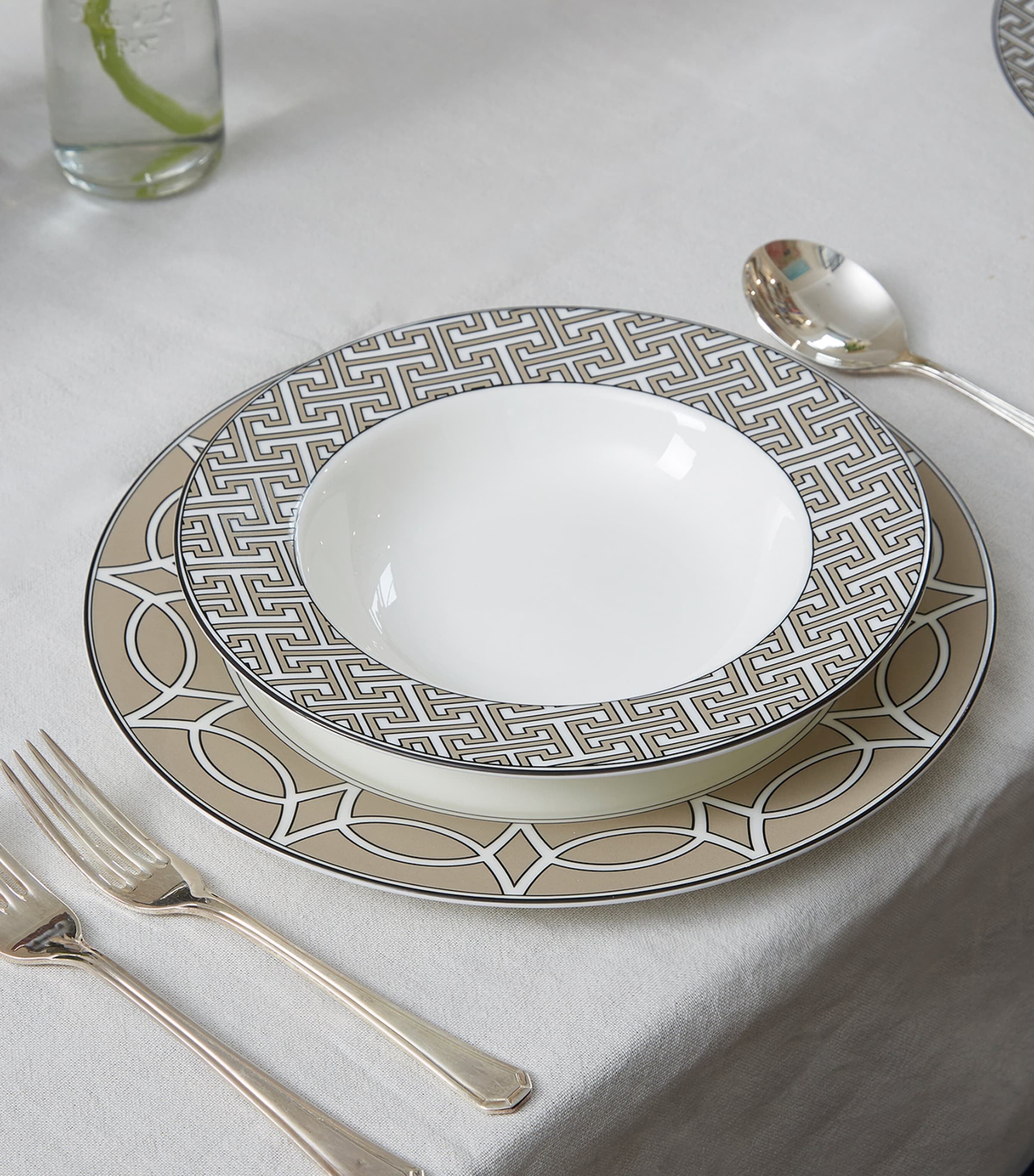 Maze Soup Bowl (23cm) TRUFFLE Image 3