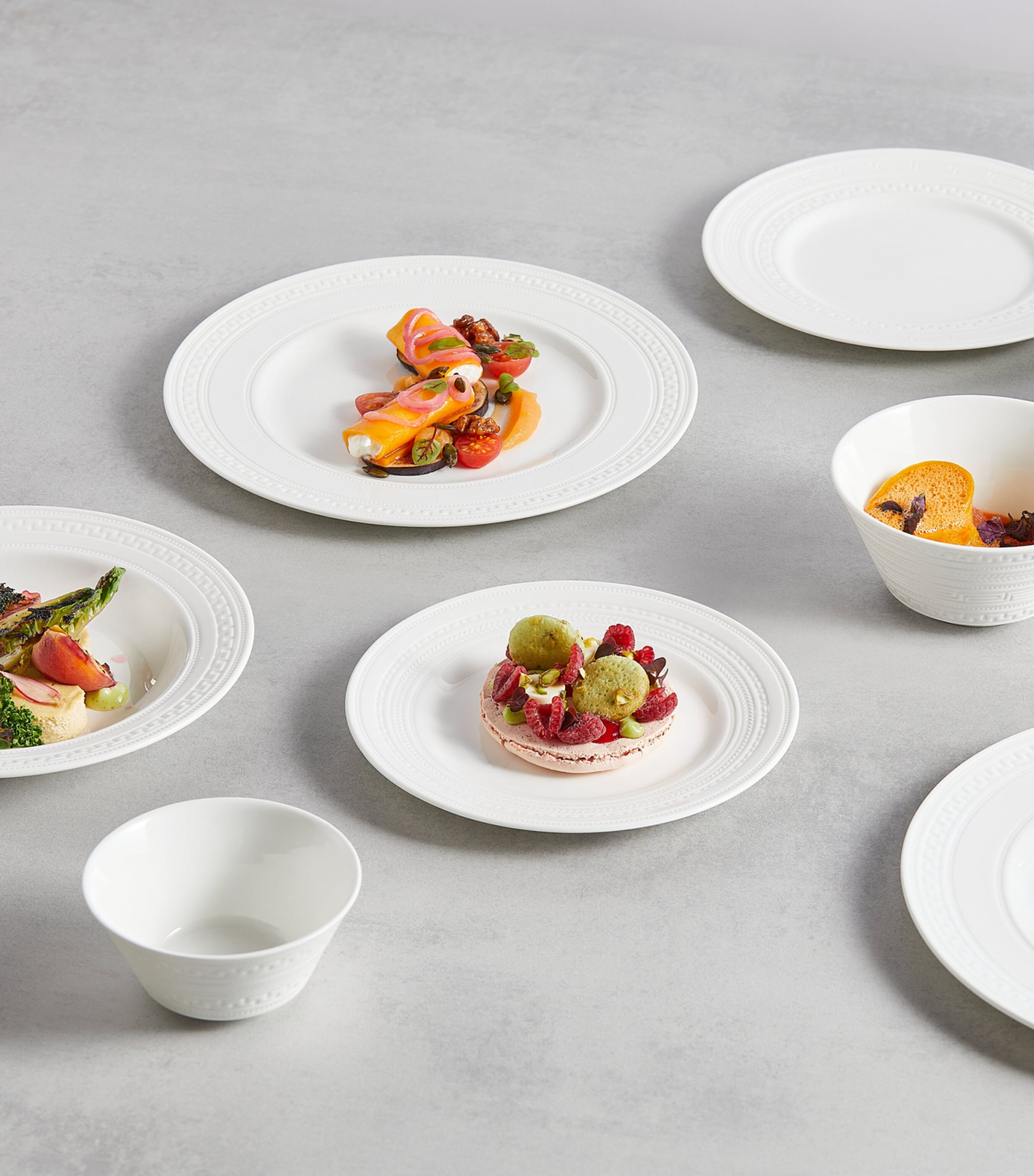 Intaglio 21-Piece Dinnerware Set WHITE Image 2