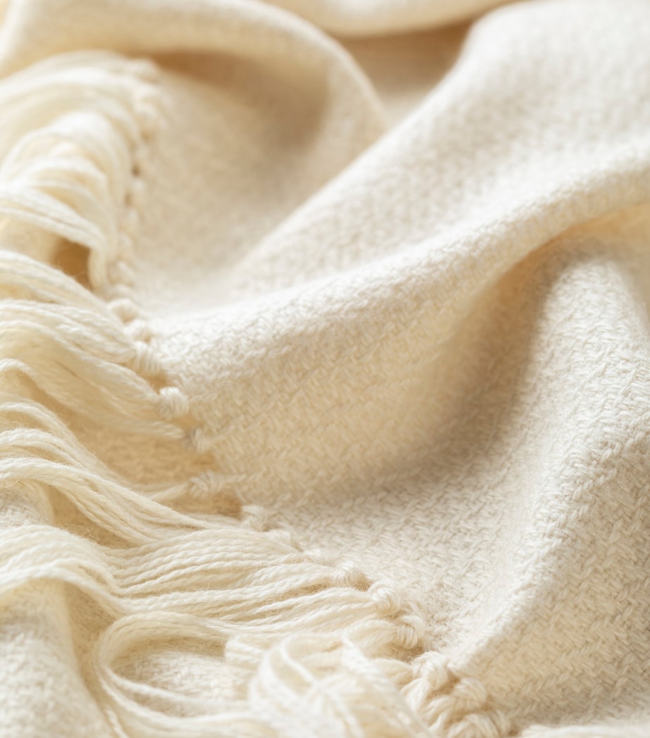 Alpaca-Blend Woodland Inkcap Throw (153cm x 230cm) WHITE Image 9