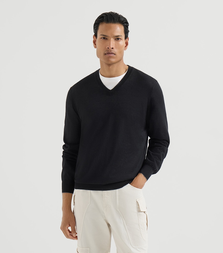 Brunello Cucinelli Mens Cashmere-Silk V-Neck Sweater Image 3