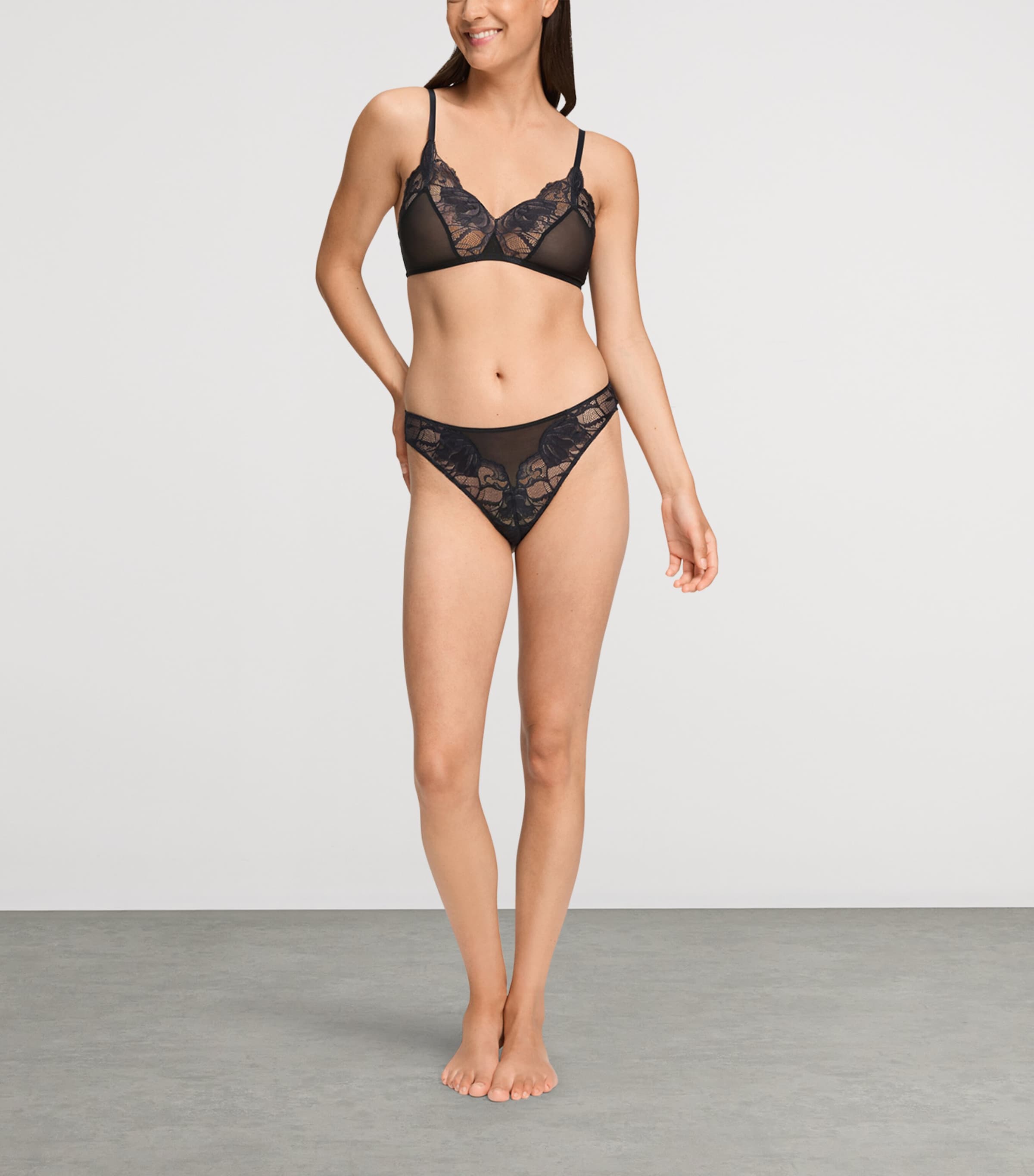 Hanro Womens Lace-Trim Lysia Thong Black Image 2