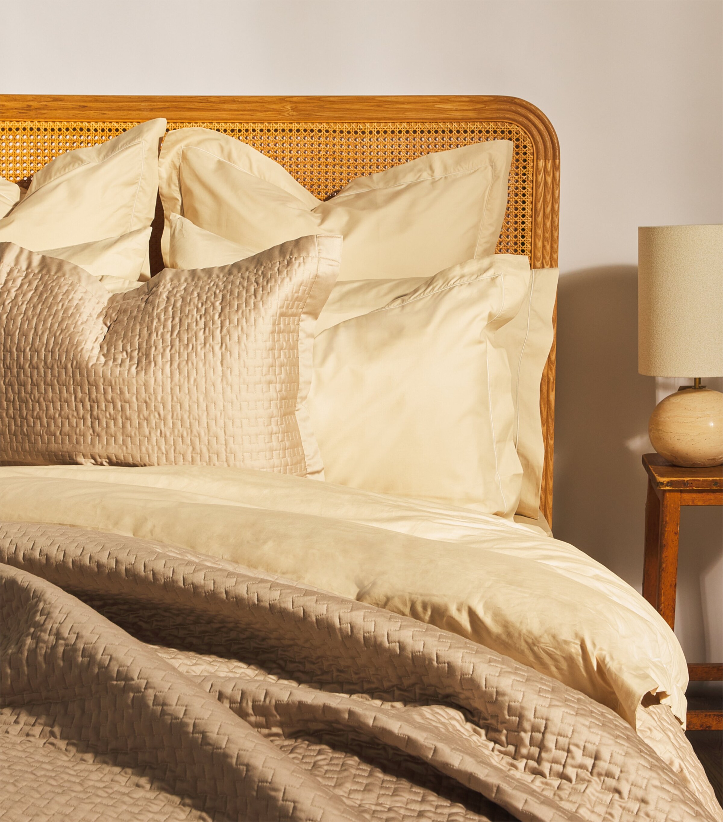 Harrods of London Chester Emperor Fitted Sheet (215cm x 215cm) Natural Image 2