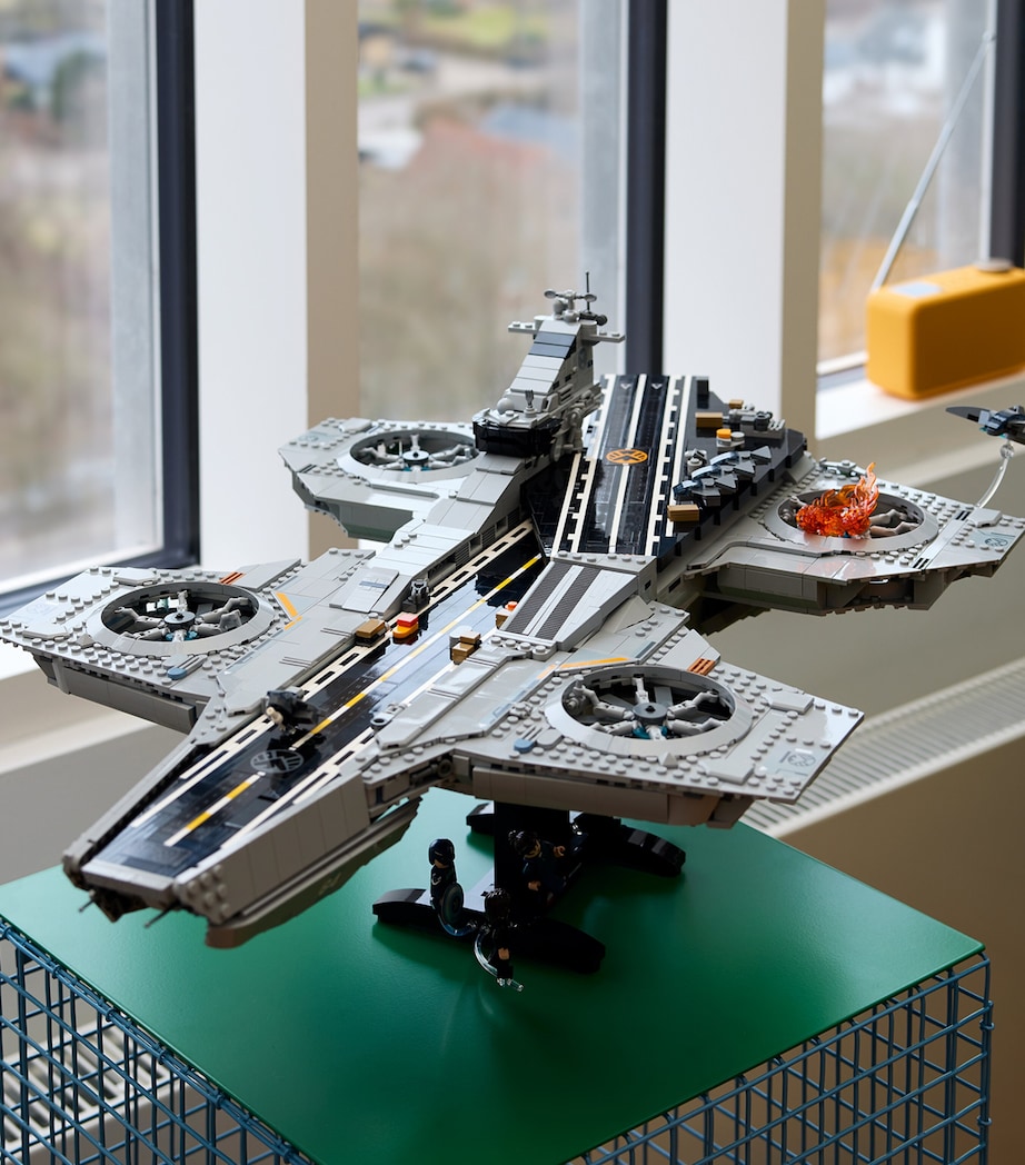 Lego Marvel S.H.I.E.L.D. Helicarrier Model 76354 Image 5
