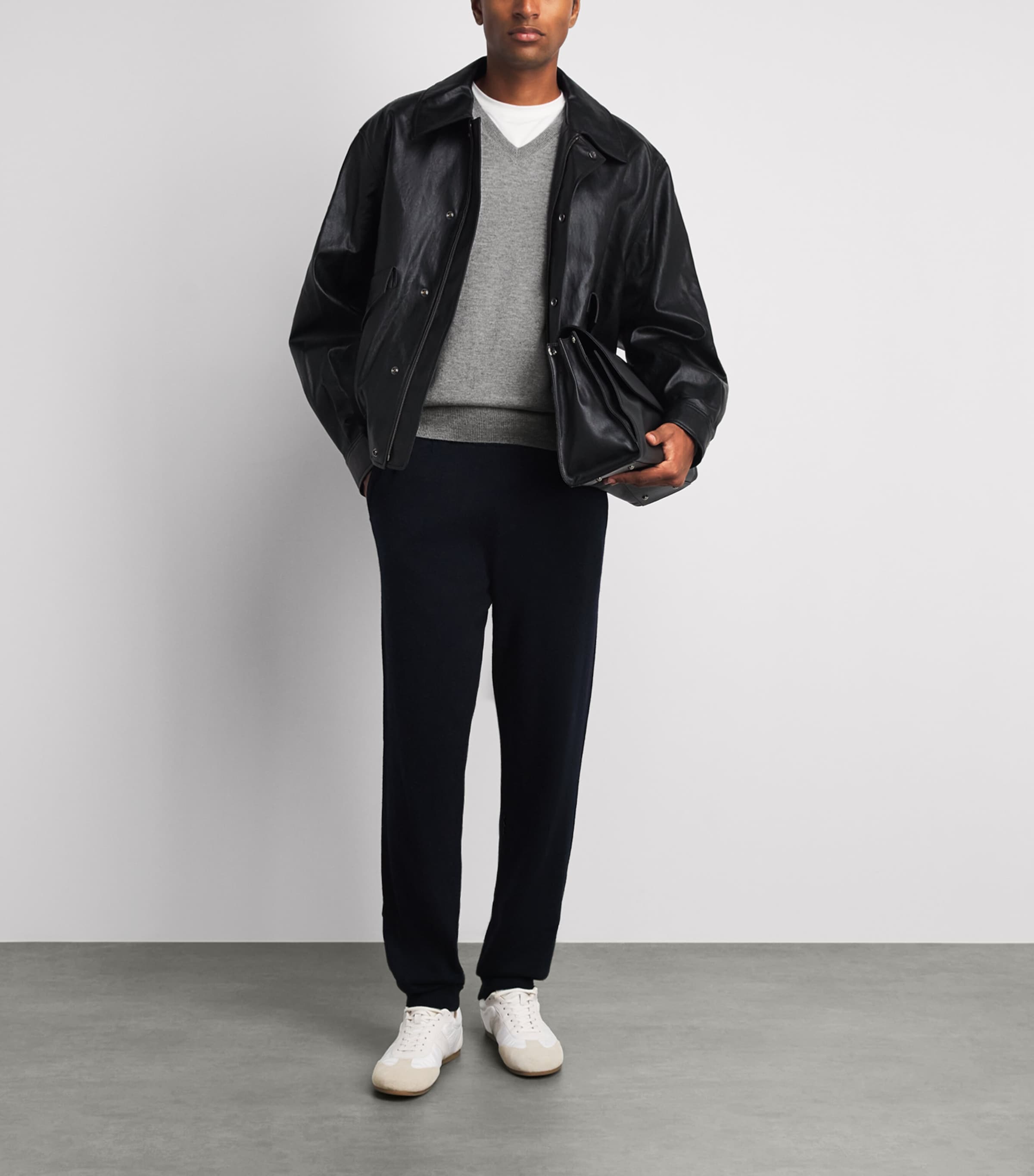 Allude Mens Cashmere V-Neck Sweater Image 2