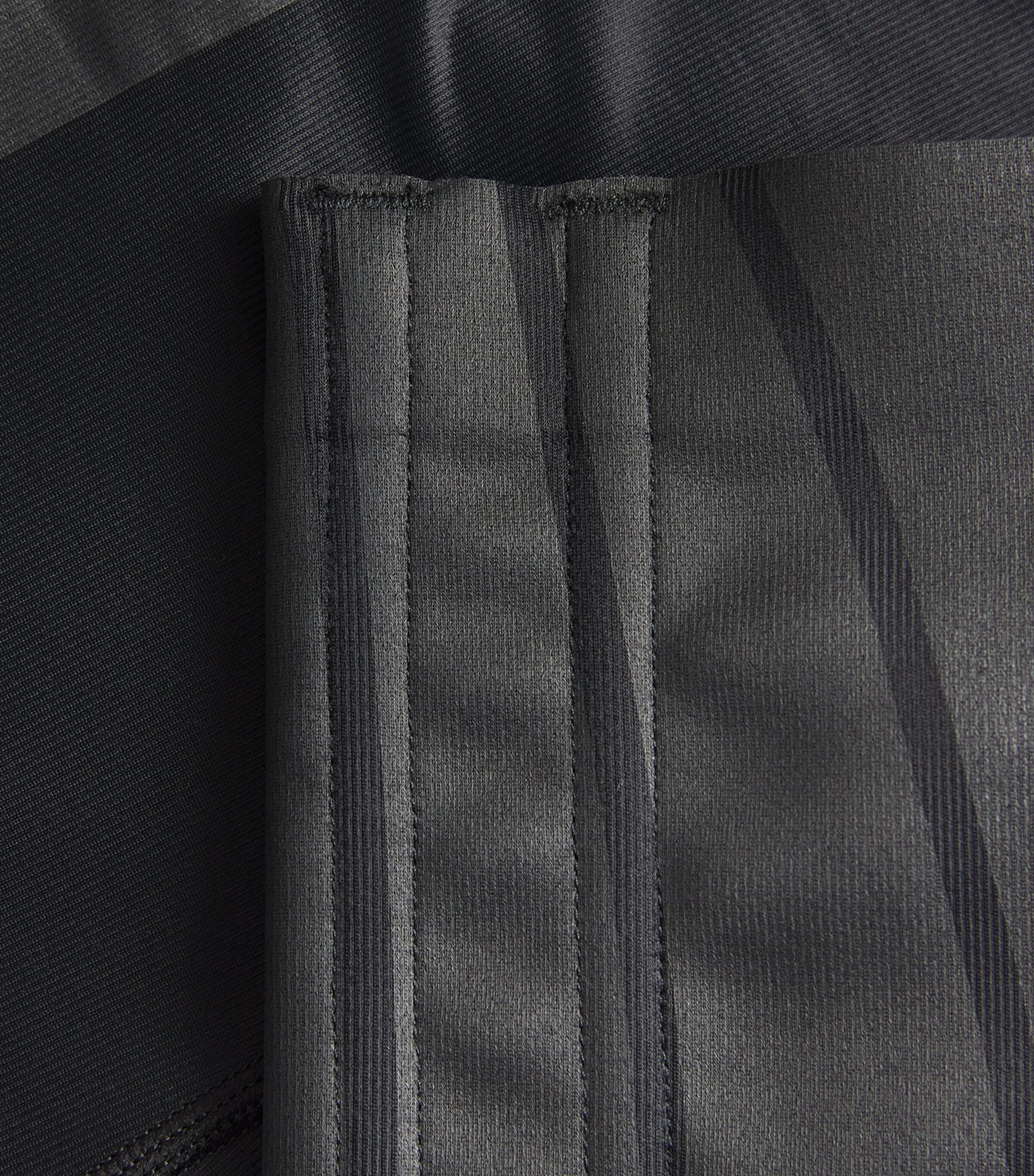 SPANXsupersculpt TotalContour High-Waisted Mid-Thigh Short VERY BLACK Image 4