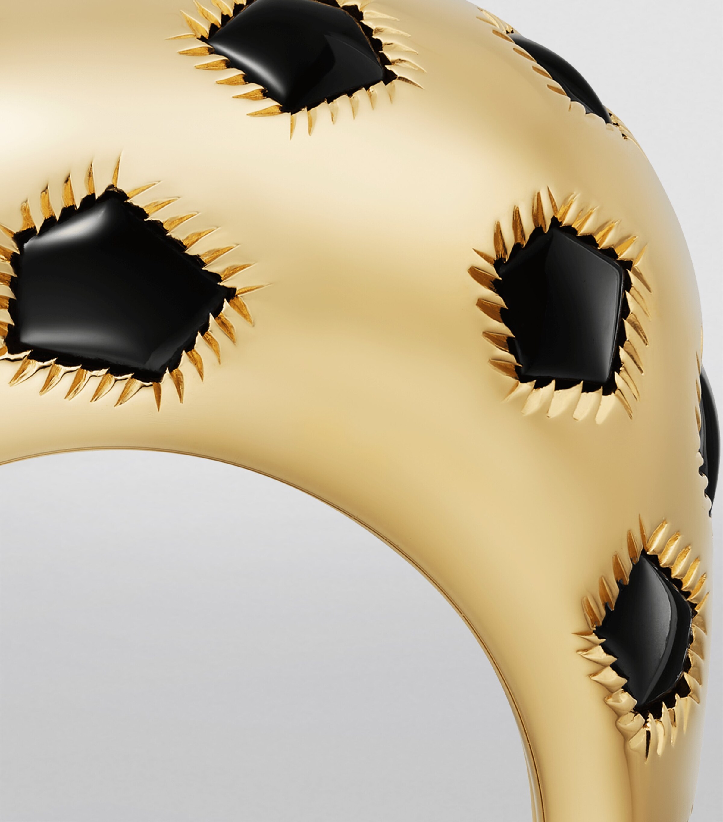 Yellow Gold and Onyx Panthère de Cartier Ring YELLOW GOLD Image 2