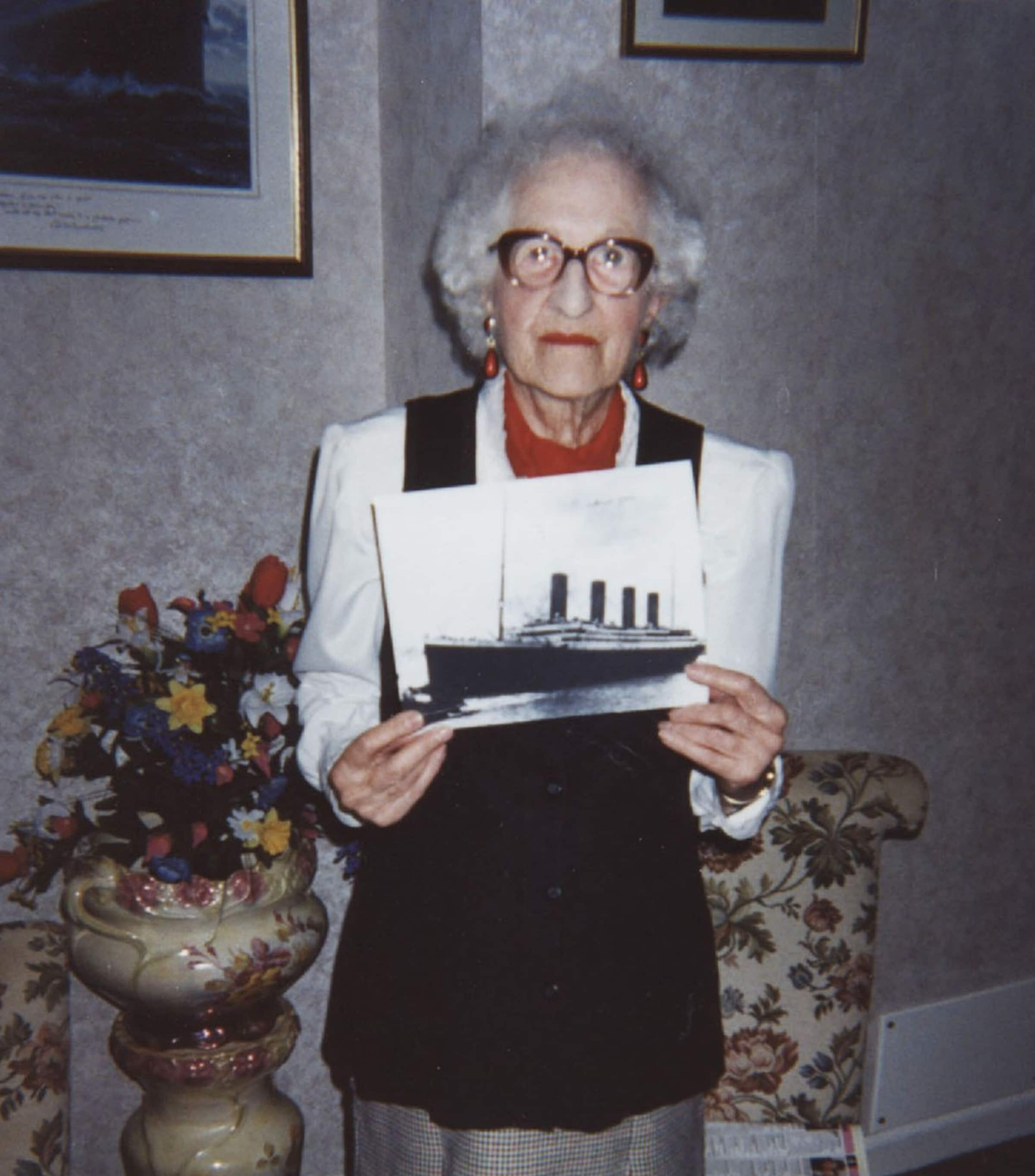 Titanic Last Survivor Autograph and Relic Display MULTI Image 4