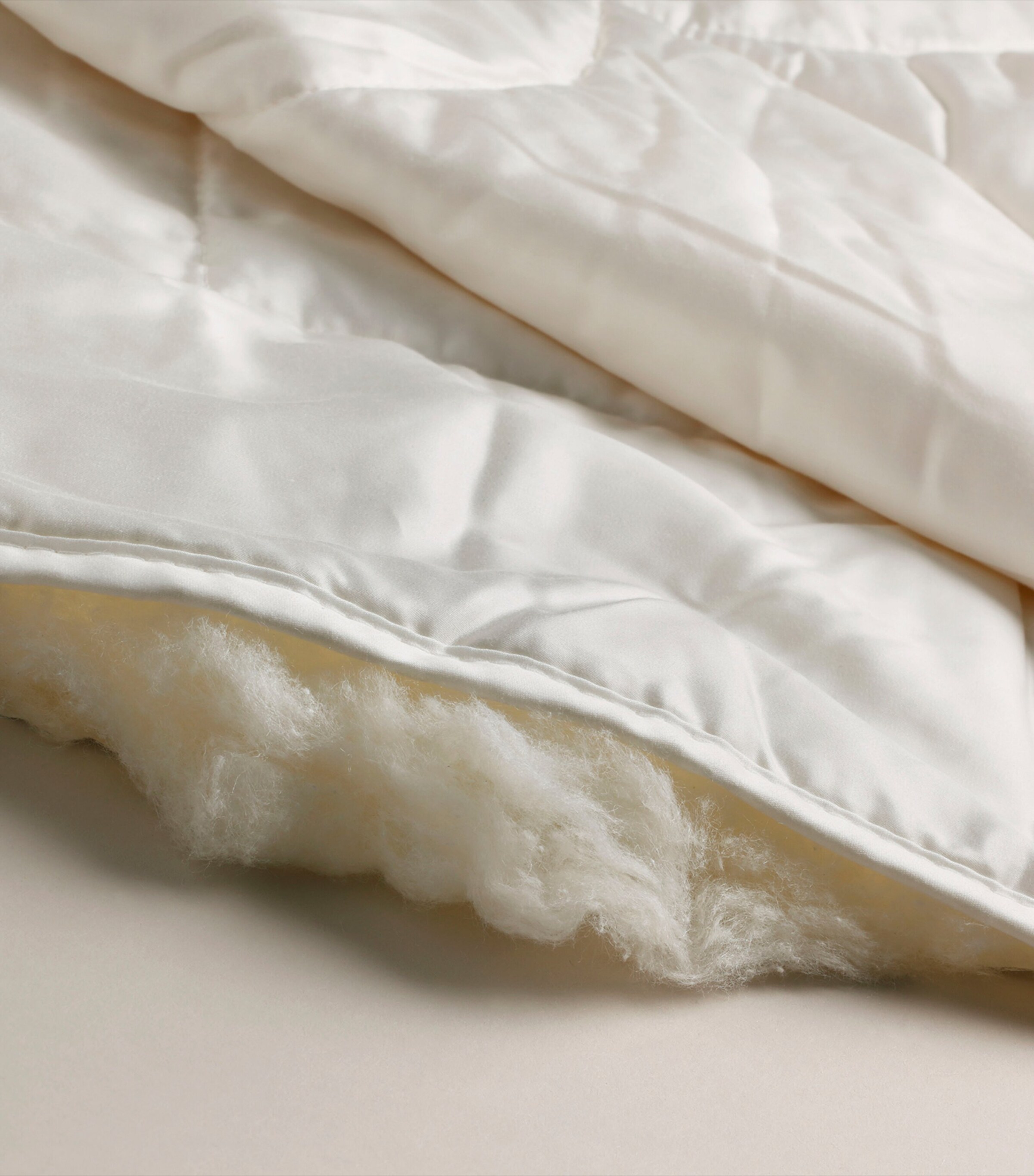 Super King Silk Duvet (4.5 Tog) CHAMPAGNE Image 4
