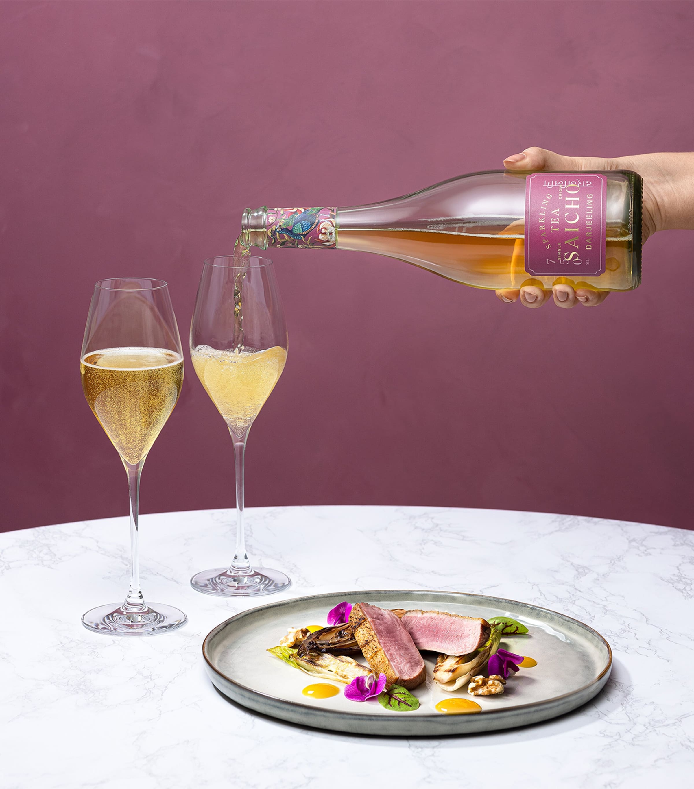 Darjeeling Sparkling Tea (75cl) NO COLOUR Image 2