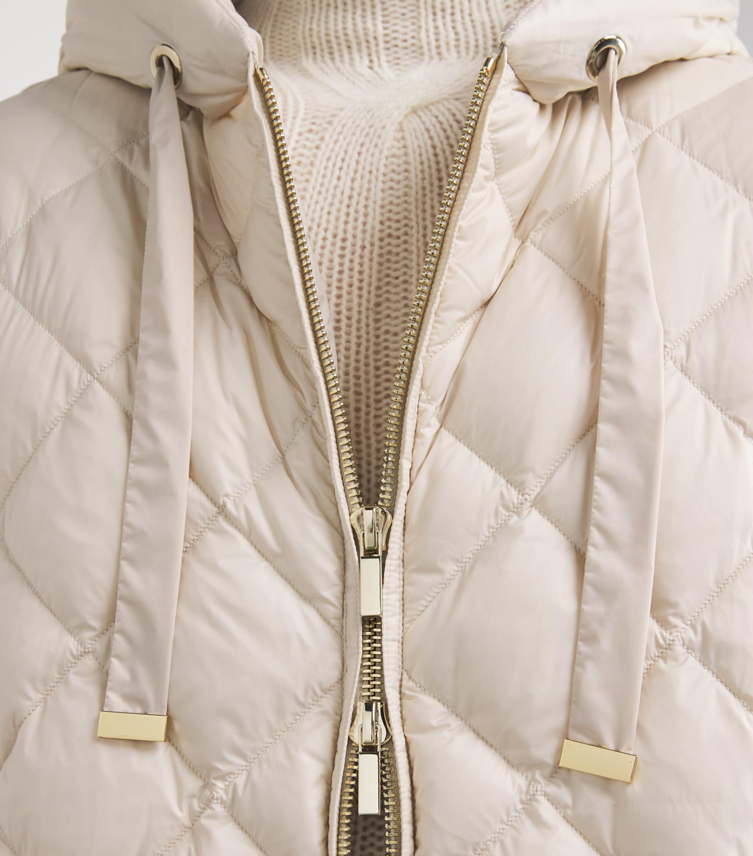 The Cube Diamond-Quilted Jacket MILK Image 6