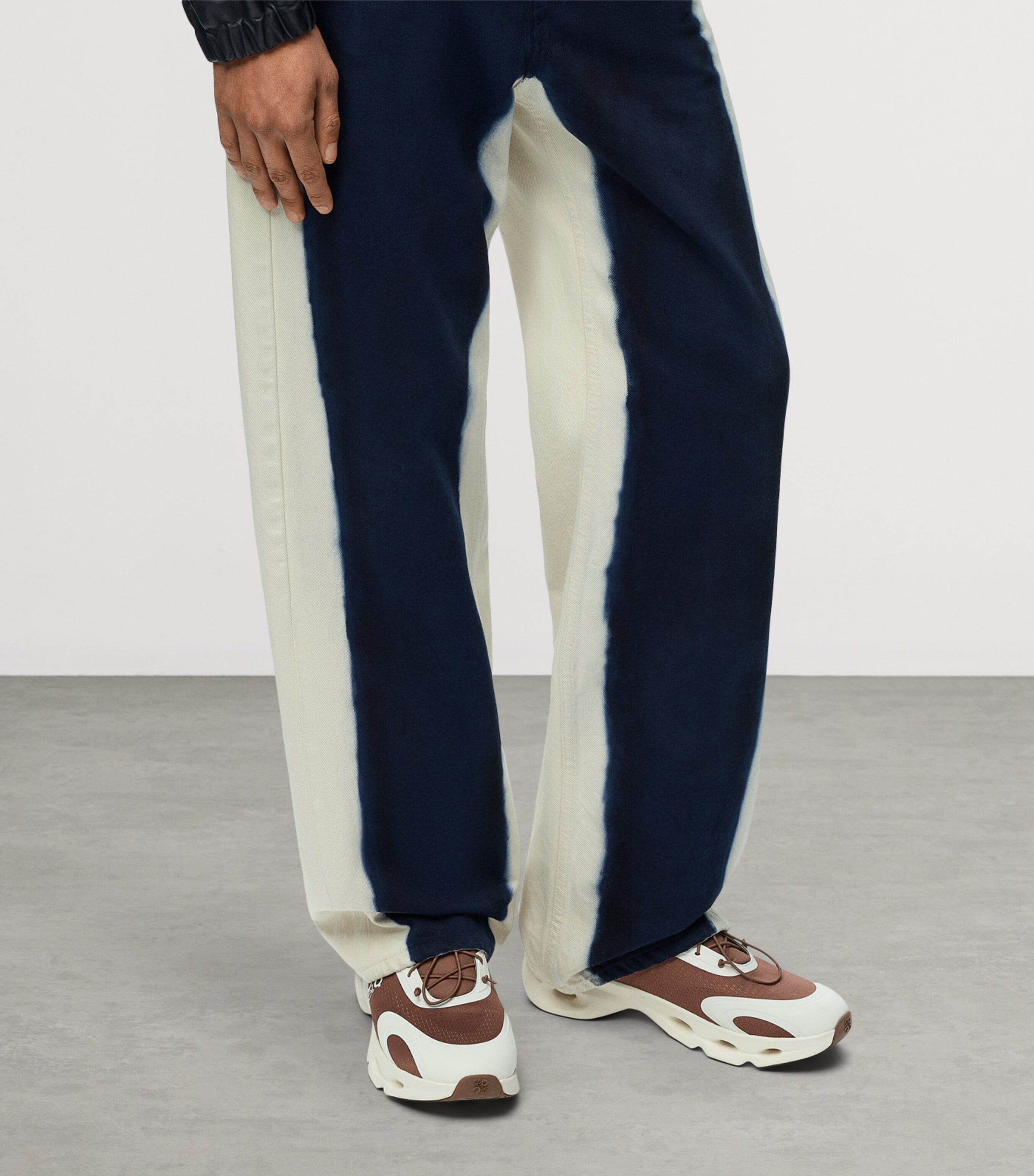 LOEWE Mens x On Cloudsolo Trainers Taupe/eggshell Image 2
