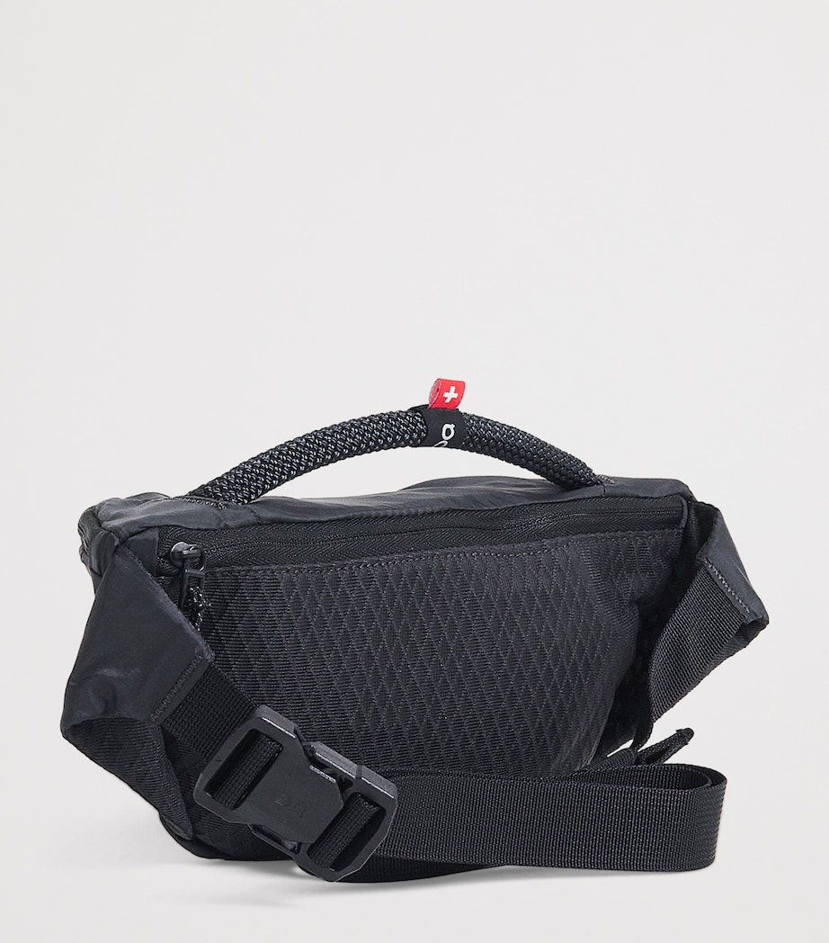 On Waist Pack 2L Cross-Body Bag Magnet Image 3