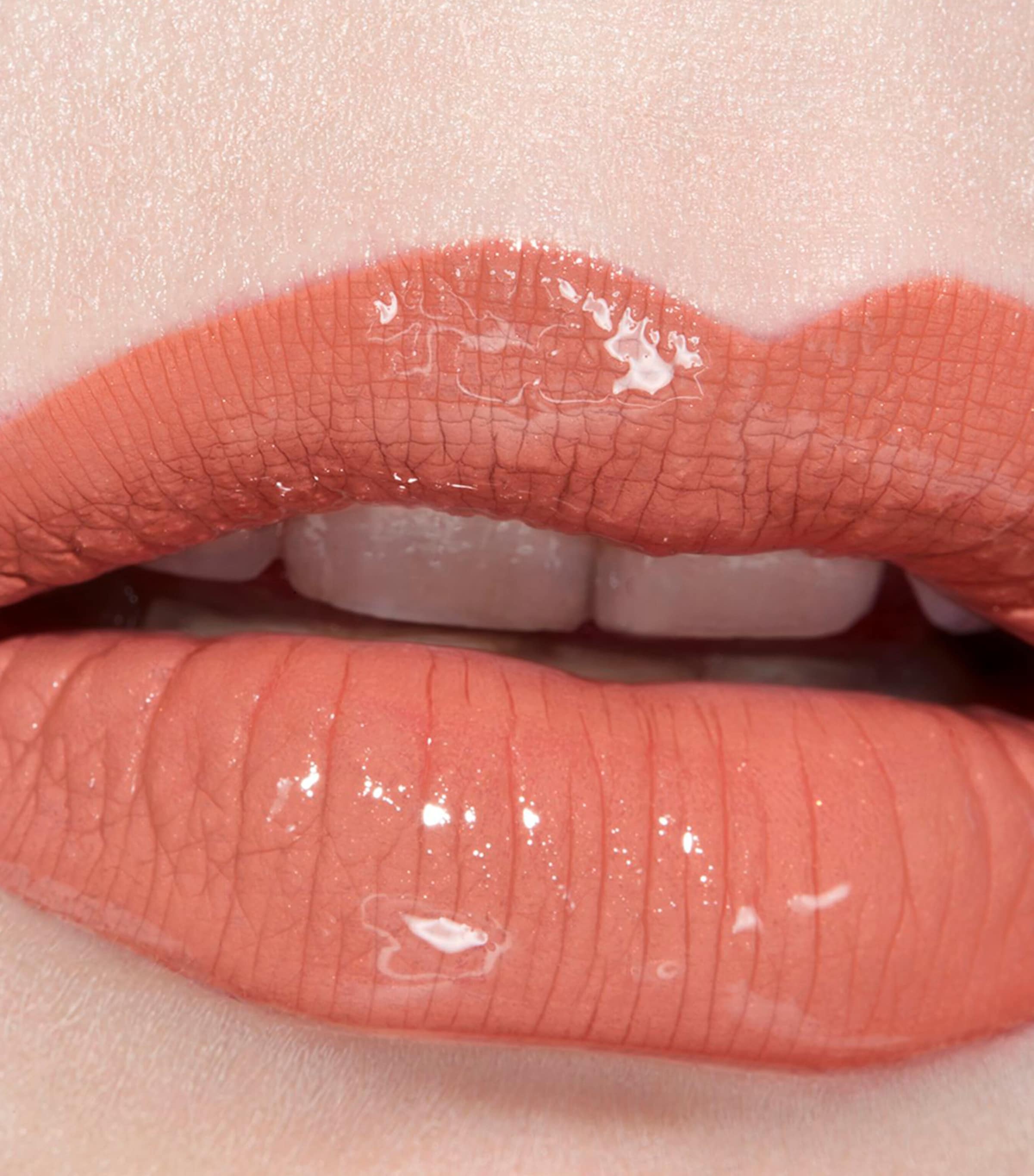 CHANEL LE ROUGE DUO ULTRA TENUE Liquid Lip Colour Feel Image 5