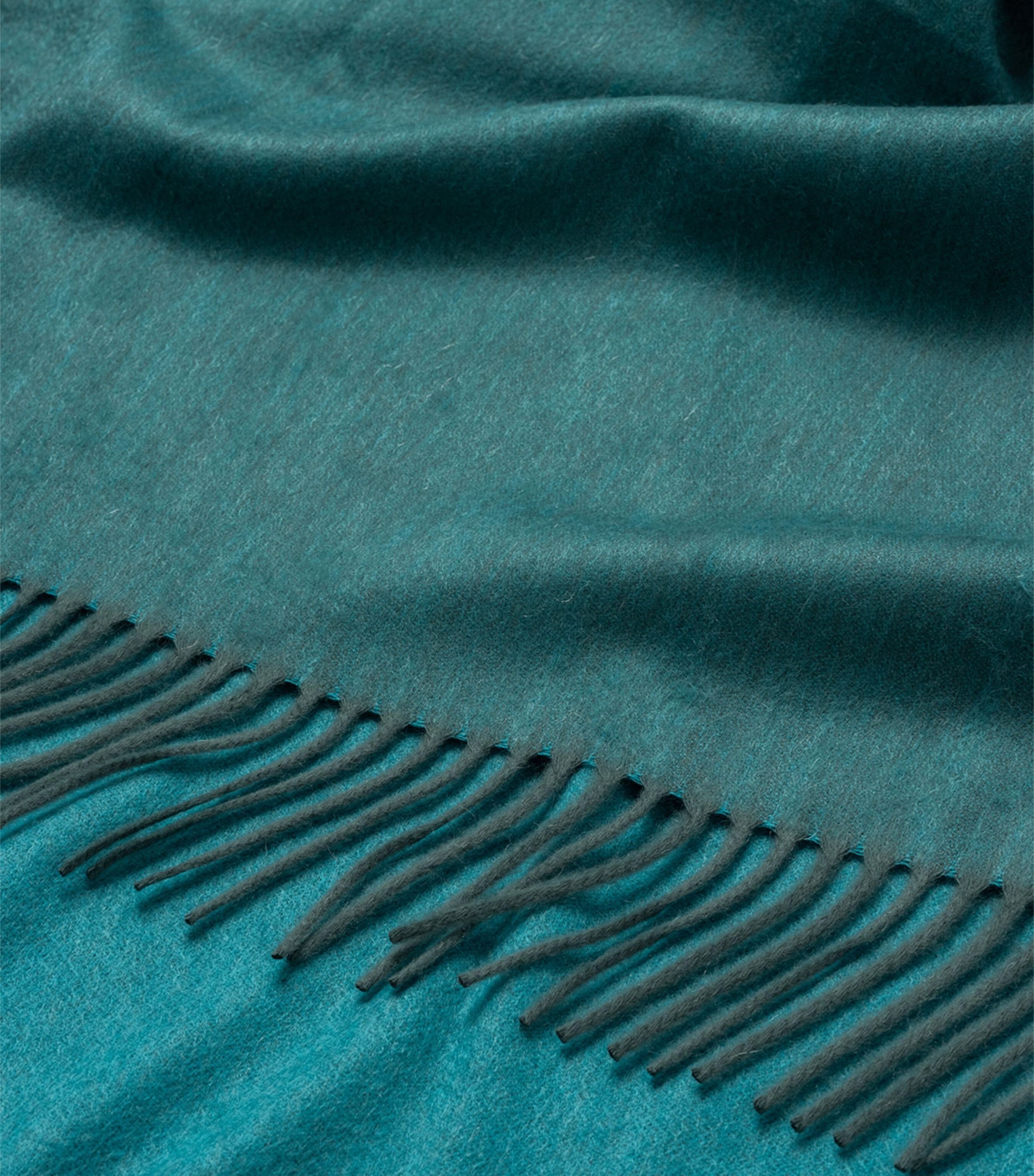 Cashmere Reversible Arran Throw Blanket (147cm x 183cm) SPRUCE TEAL Image 2