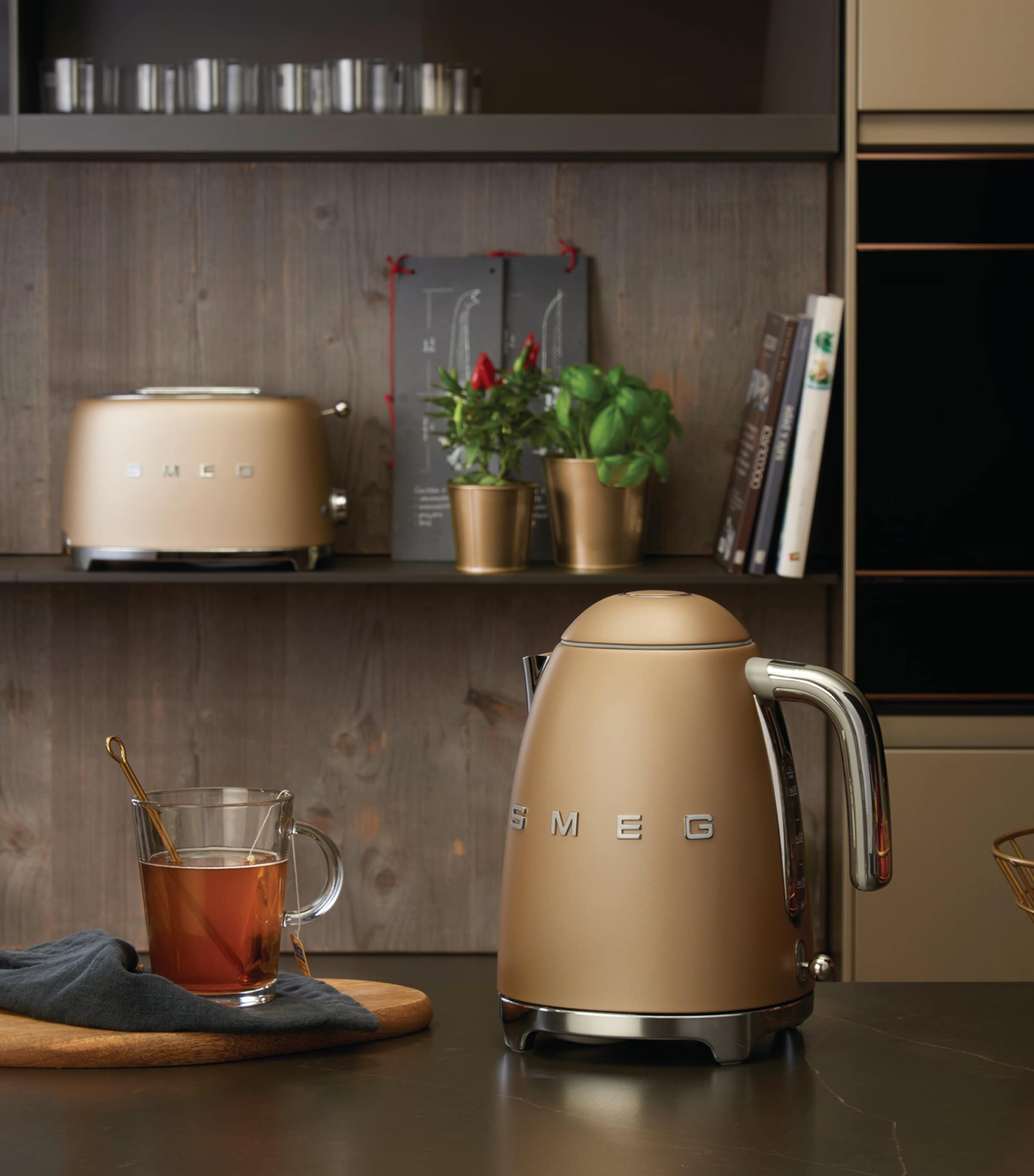 '50s Style Kettle - Matte Champagne (1.7L) MATTE CHAMPAGNE Image 9